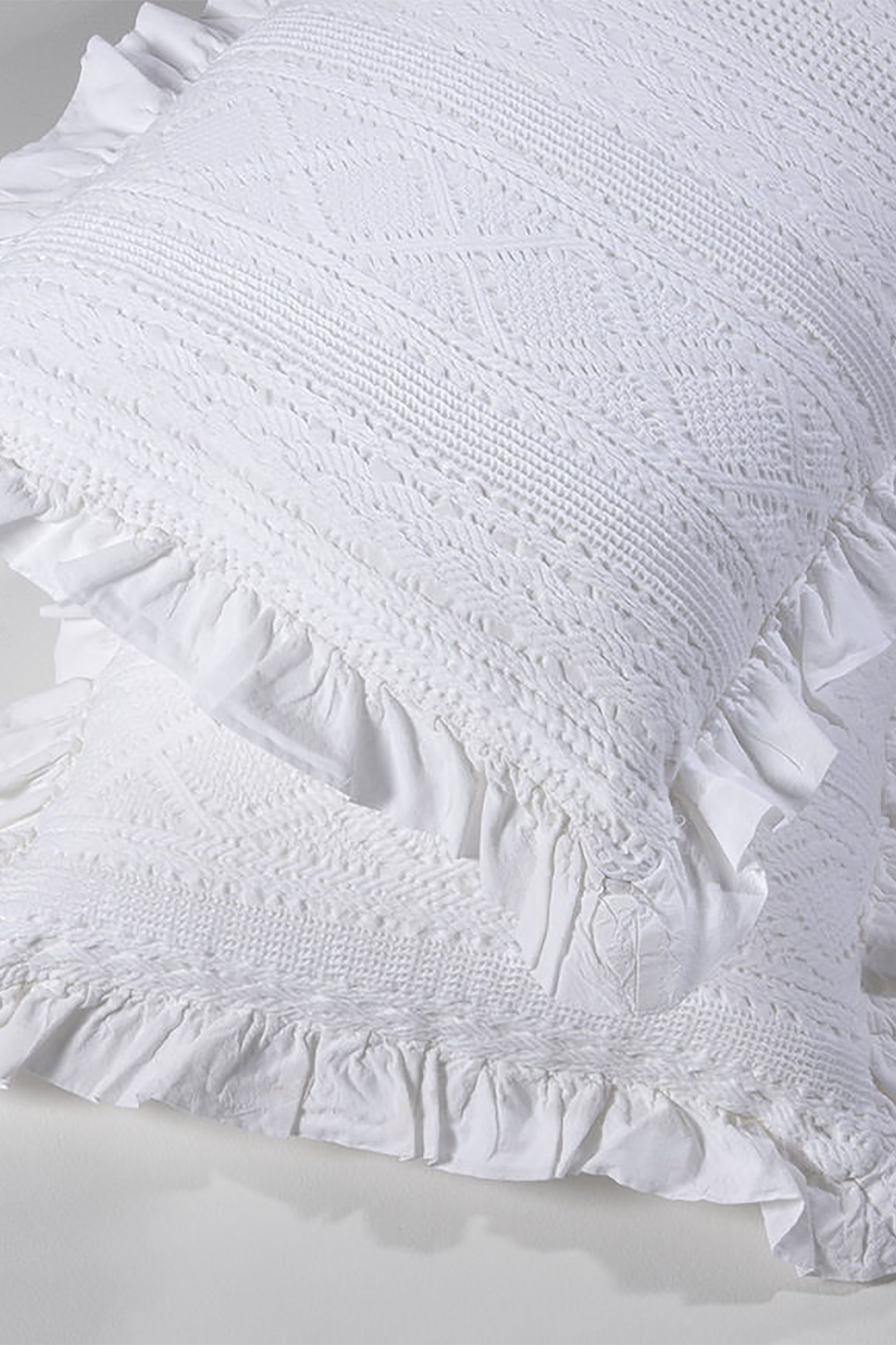 DOWN TOWN Home μαξιλαροθήκη με κέντημα και βολάν "454" 40 x 60 cm - 41-0510