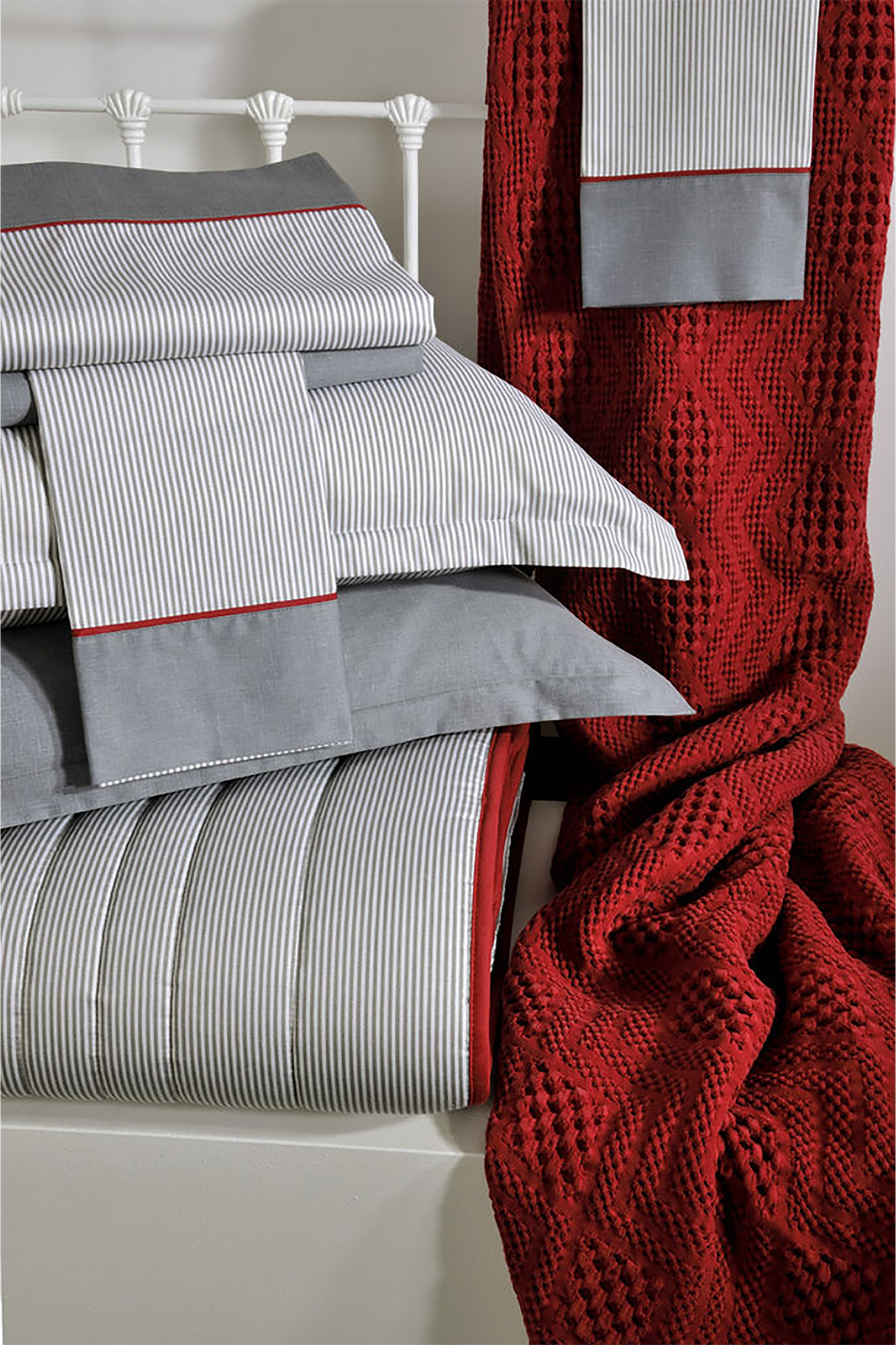 DOWN TOWN Home Σετ υπέρδιπλης παπλωματοθήκης με ρίγες "701" 235 x 250 cm (3 τεμάχια) - 12-0218