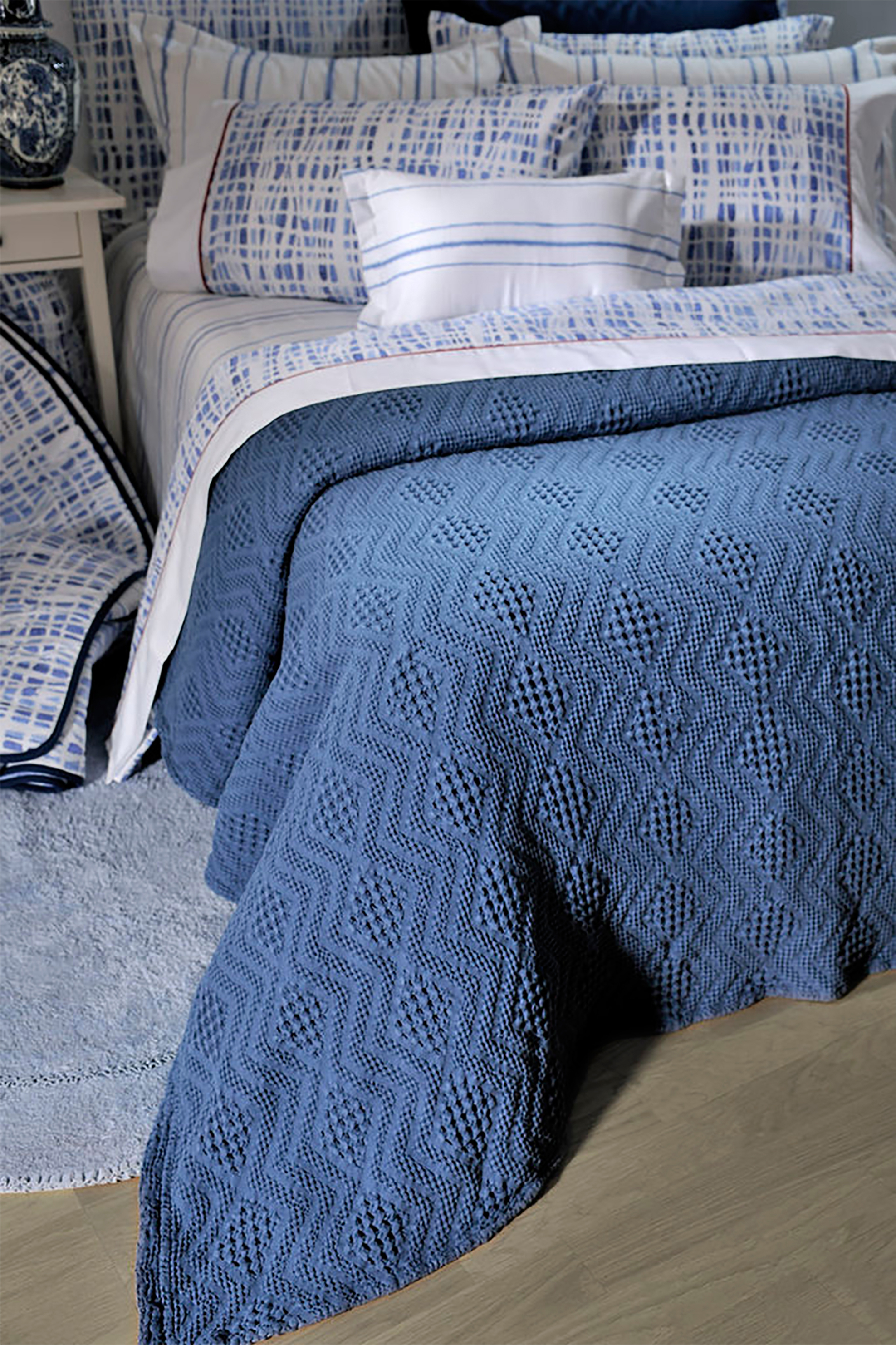 DOWN TOWN Home κουβέρτα υπέρδιπλη με ανάγλυφο σχέδιο "871 Blue" 230 x 260 cm - 34-0205