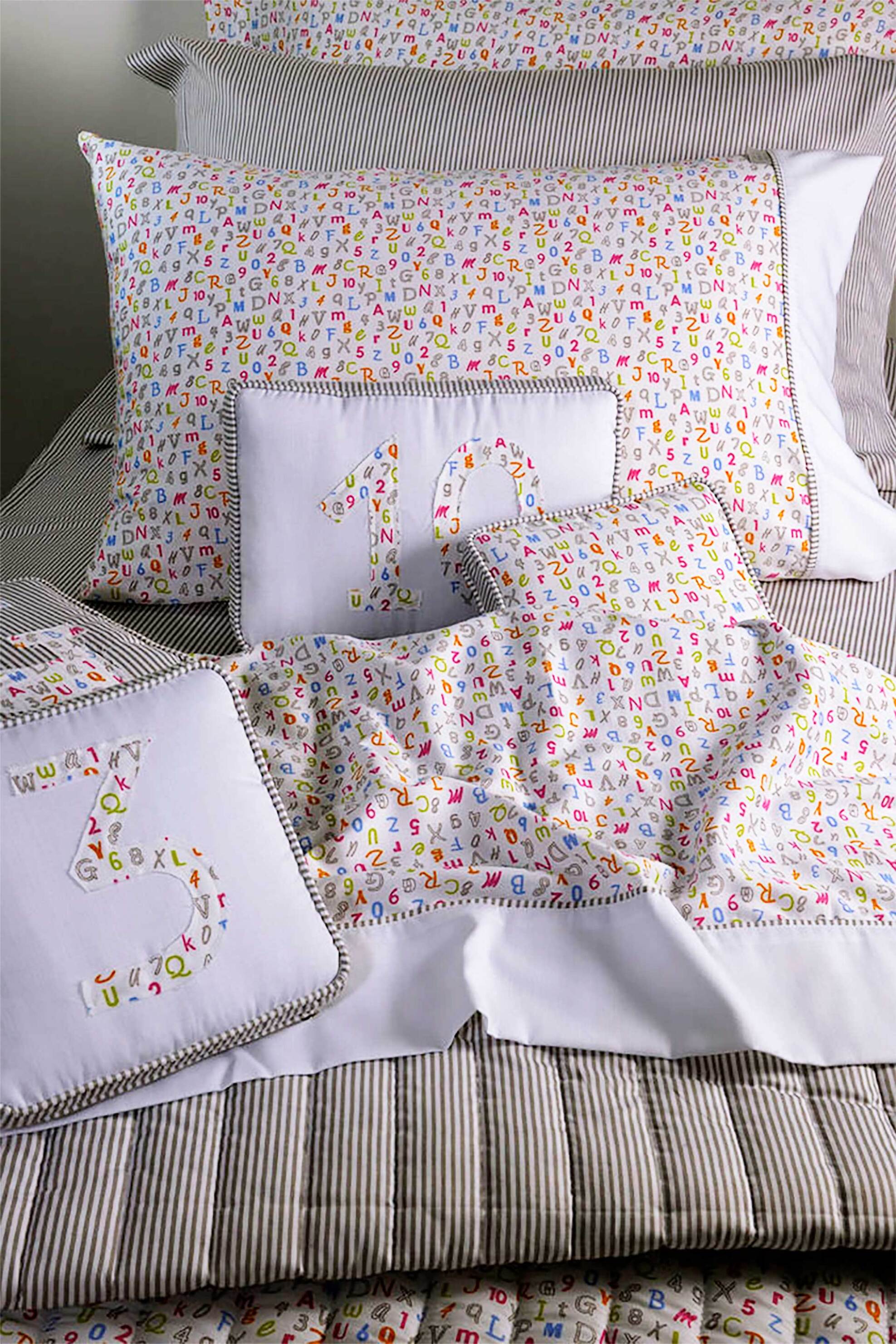 DOWN TOWN Home σετ σεντόνια μονά και μαξιλαροθήκη με all-over alphabet print "629" 175 x 255 cm - 52 x 75 cm - 11-0335