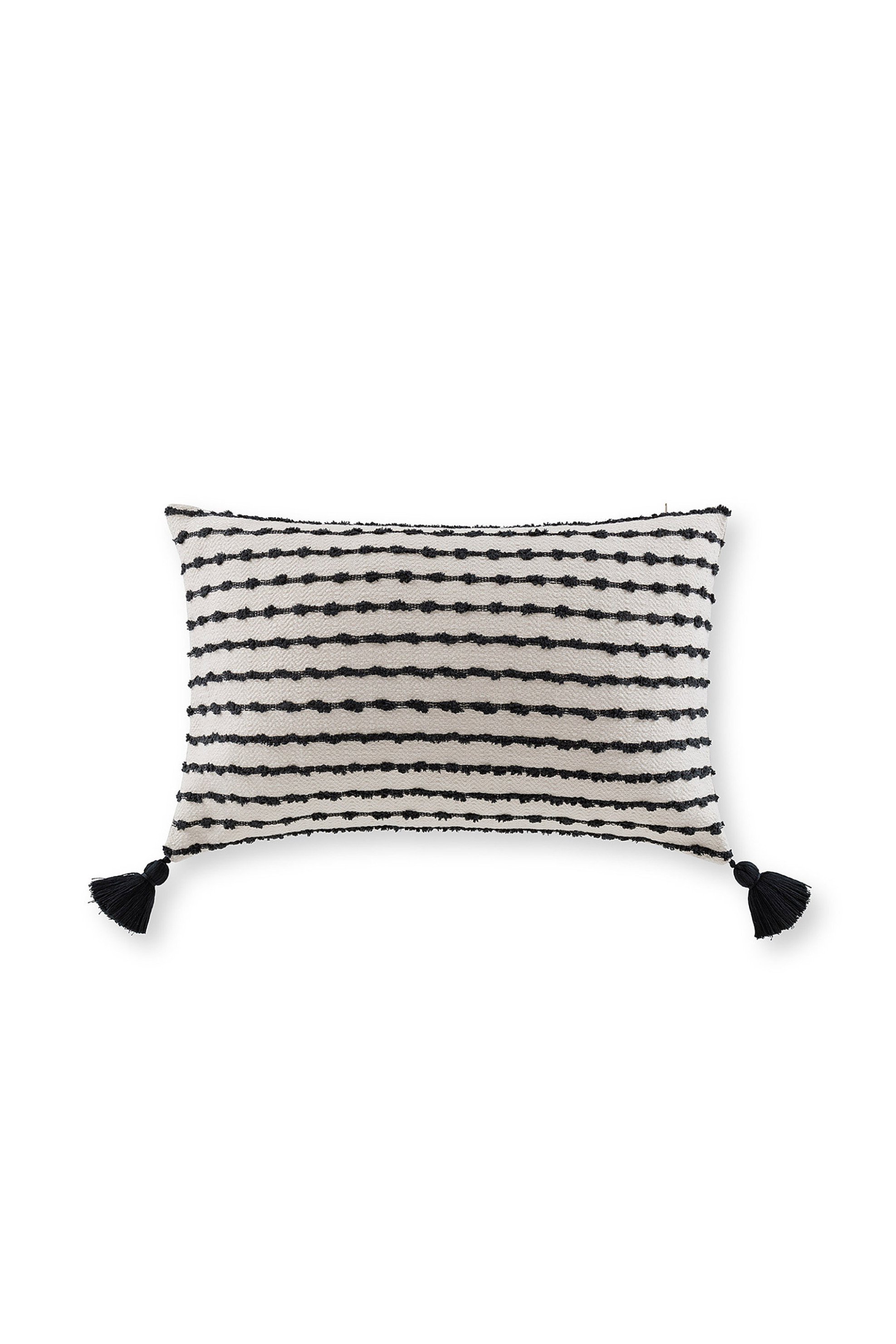 COINCASA Coincasa διακοσμητικό μαξιλάρι με ριγέ σχέδιο και διακοσμητικά κρόσσια 35 x 55 cm - 007255757 Εκρού