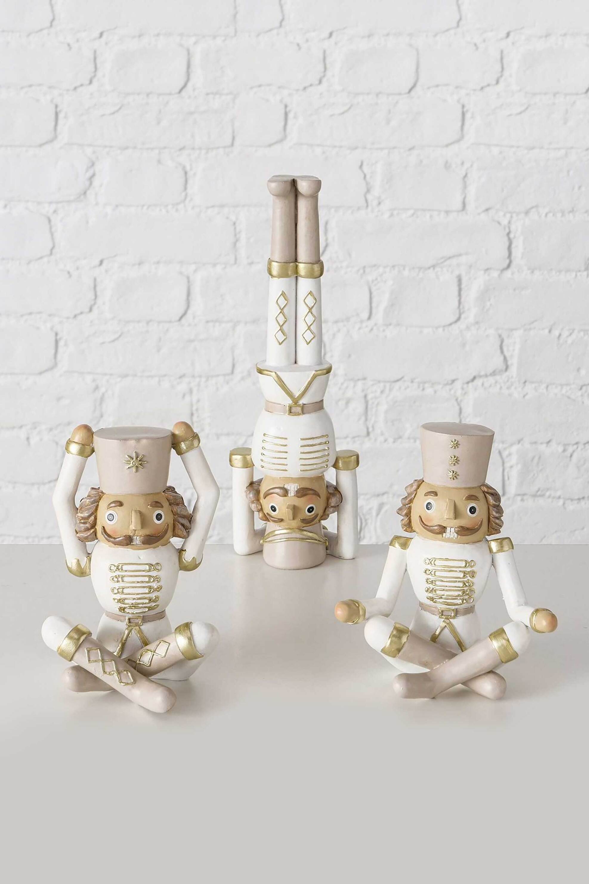 DOMUS HOMUS DOMUS HOMUS χριστουγεννιάτικη φιγούρα καρυοθραύστης σε στάση yoga 14 x 12 x 29 cm - 20-25-193