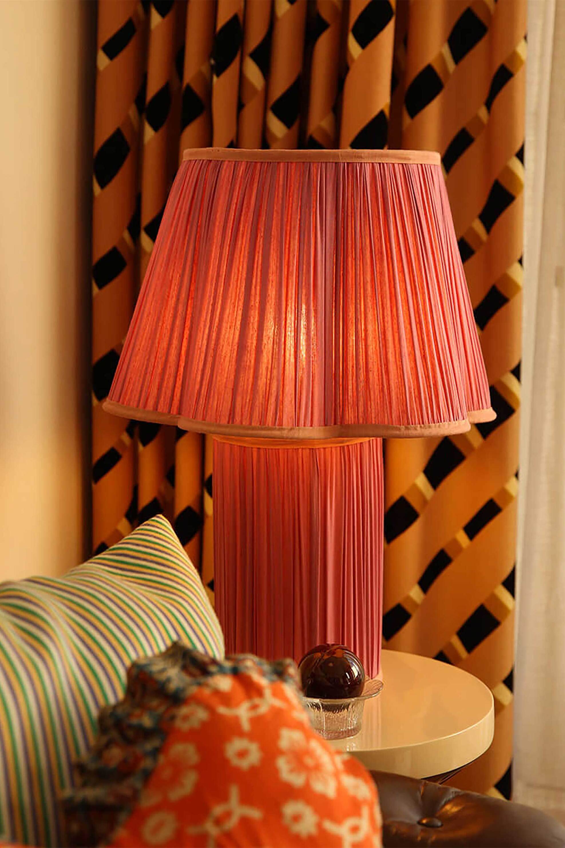 Doing Goods διακοσμητική λάμπα "Myra Lamp Large Silk Fuchsia" - 1.20.60.006.030.5 φωτογραφία