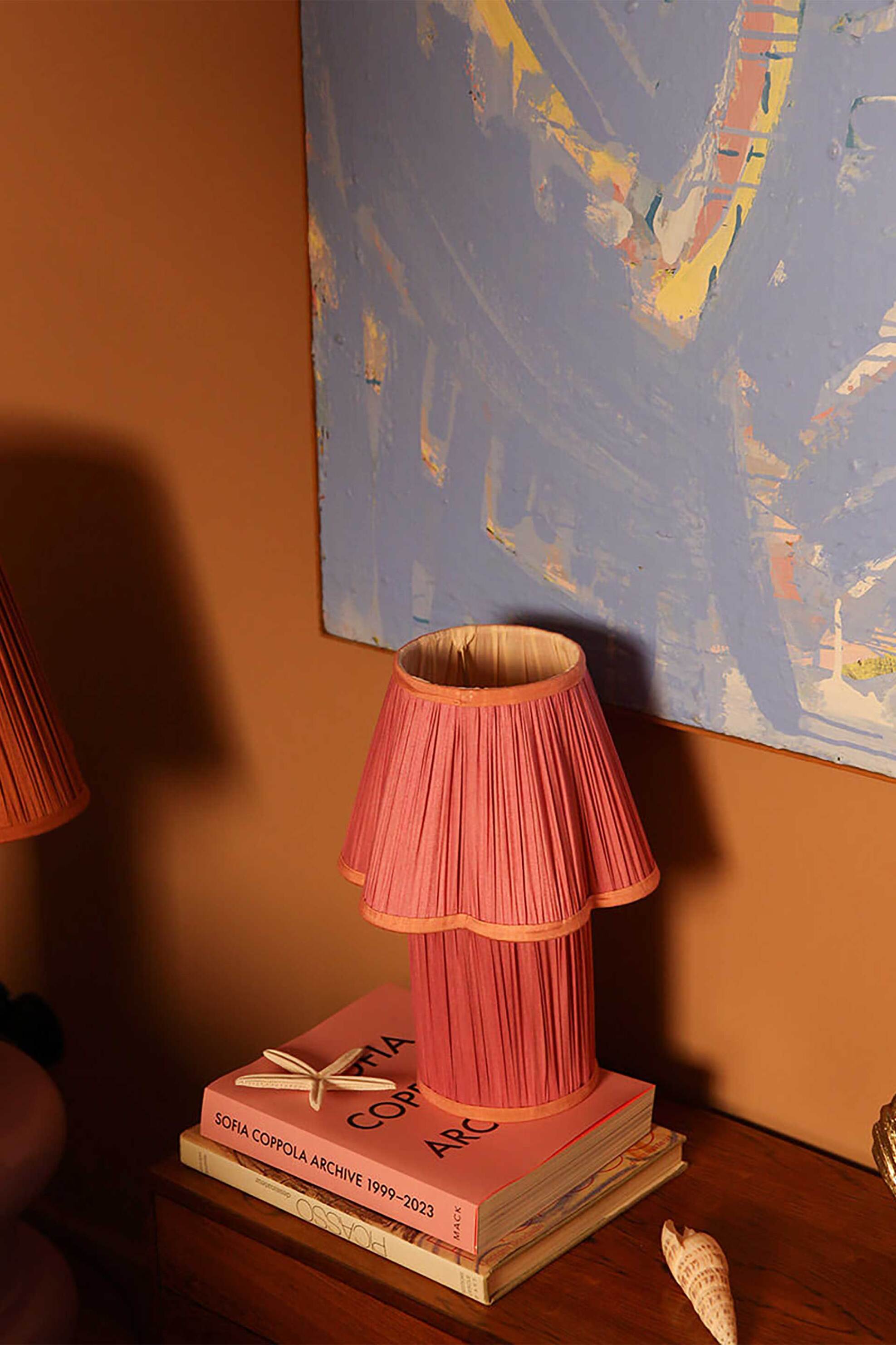 Doing Goods διακοσμητική λάμπα "Myra Lamp Small Silk Fuchsia" - 1.20.60.009.030.1 φωτογραφία