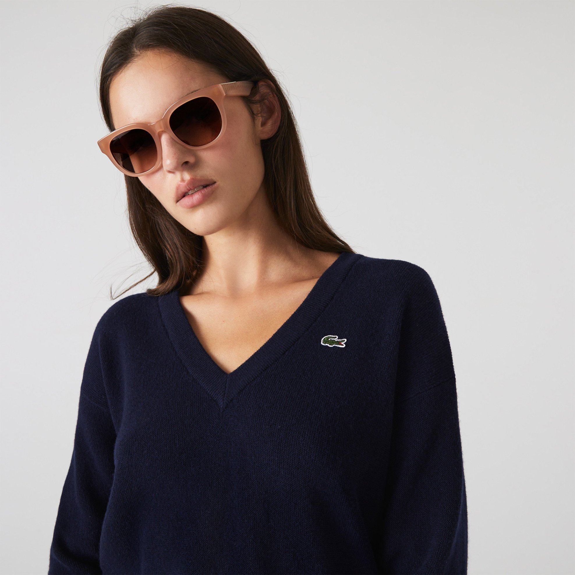 LACOSTE Lacoste γυναικείο πουλόβερ με V λαιμόκοψη και κεντημένο λογότυπο - AF9554 Μπλε Σκούρο - 2