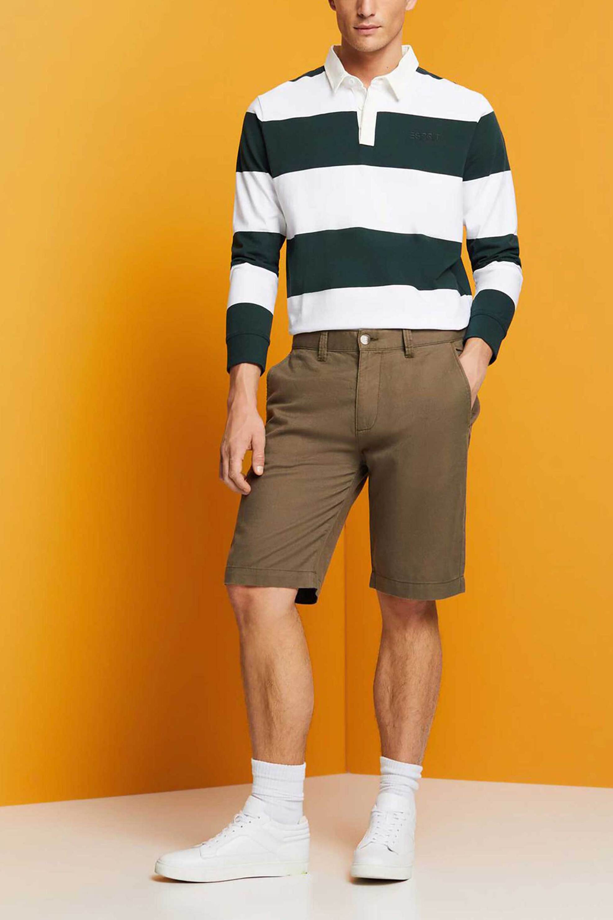 Esprit ανδρική chino βερμούδα μονόχρωμη με τσέπες και logo patch - 033EE2C302 Καφέ