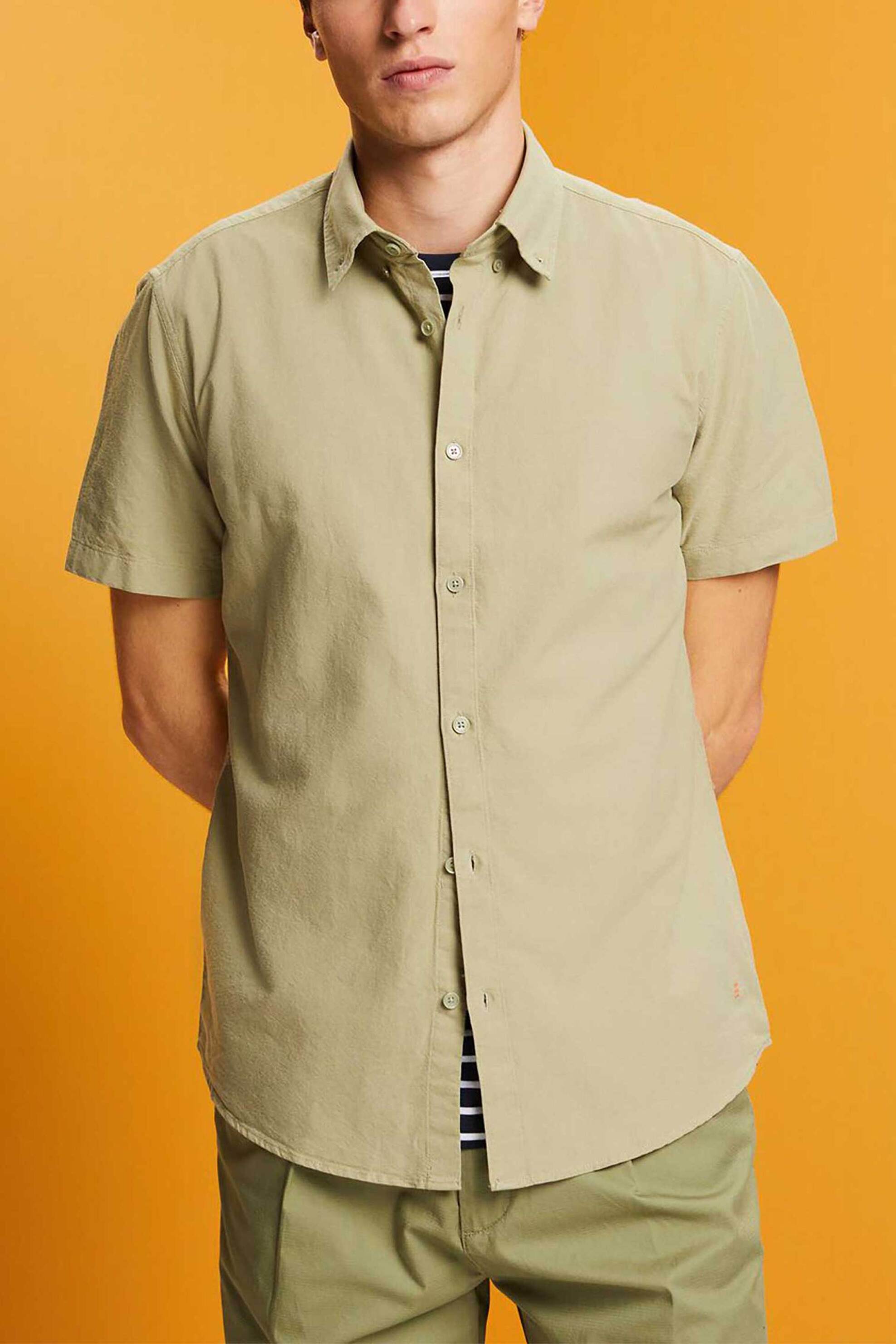 ESPRIT Esprit ανδρικό κοντομάνικο πουκάμισο button down μονόχρωμο Slim Fit - 043EE2F302 Λαδί