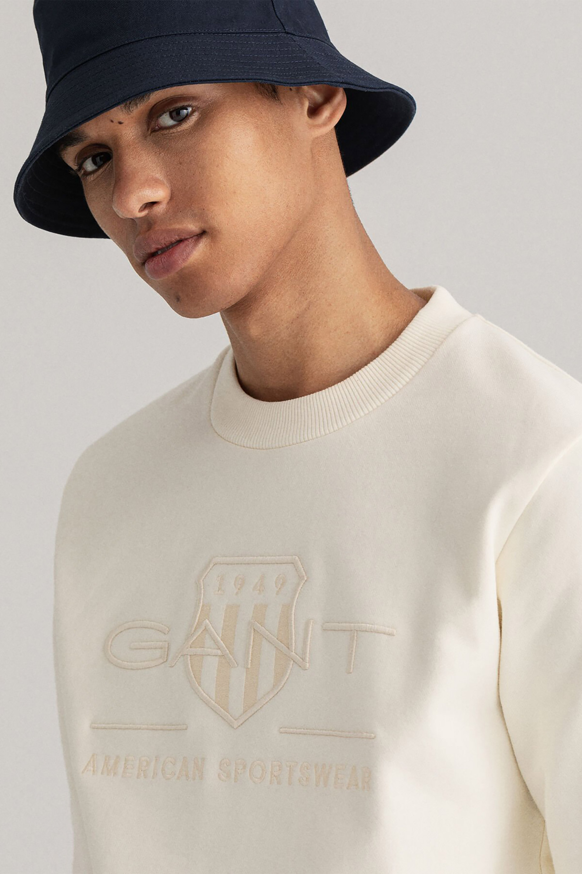 Gant ανδρική μπλούζα φούτερ με κεντημένο λογότυπο "Tonal Archive Shield" - 2036017 Λευκό φωτογραφία