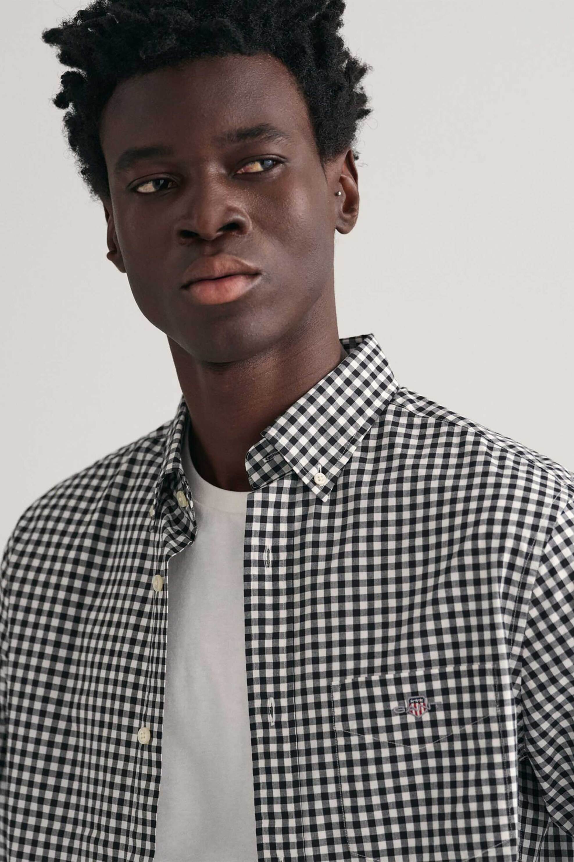 Gant ανδρικό πουκάμισο button down classic poplin με καρό σχέδιο και τσέπη με κεντημένο λογότυπο Regular Fit - 3000120 Μαύρο φωτογραφία