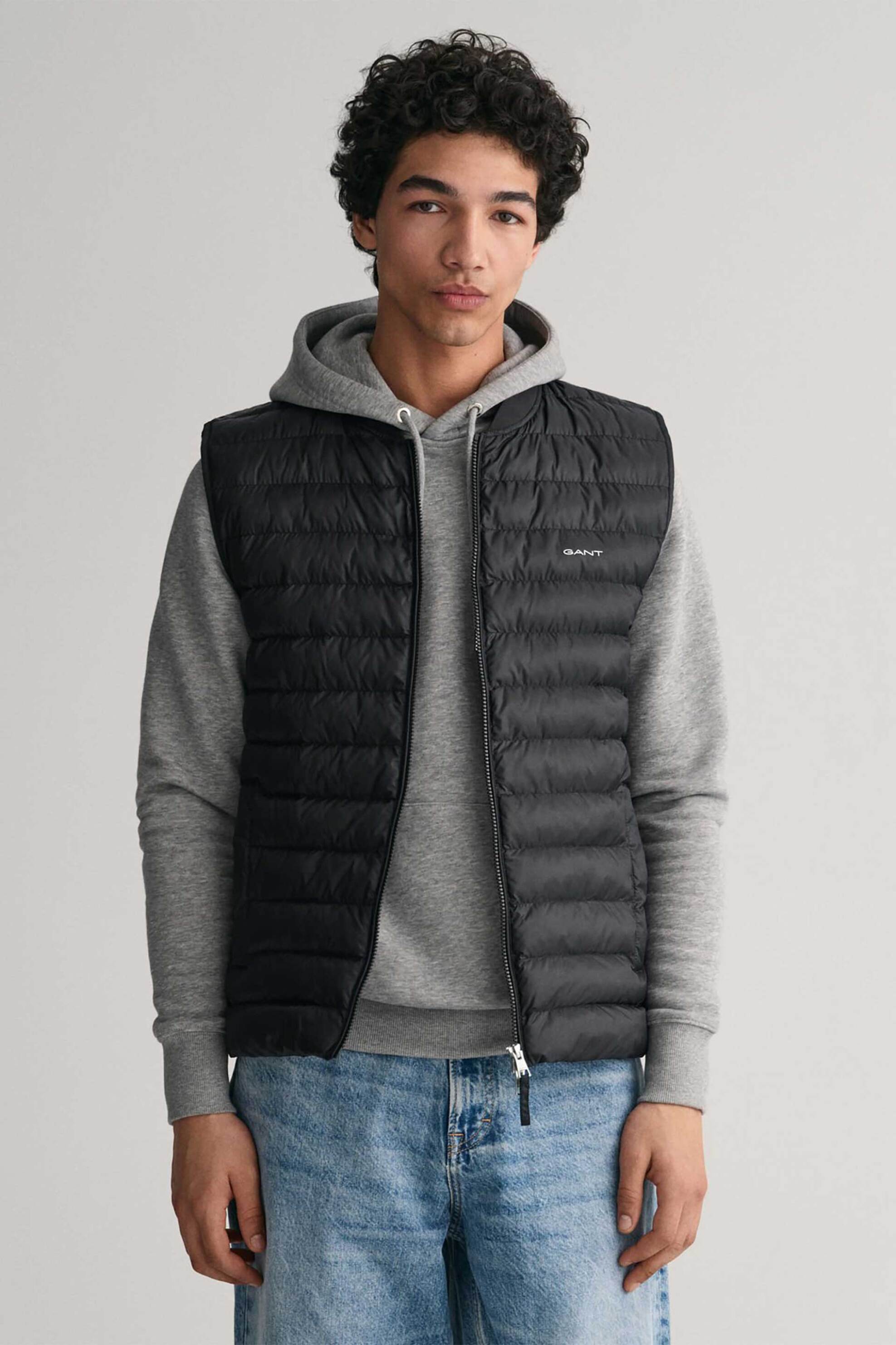 Gant ανδρικό αμάνικο μπουφάν αδιάβροχο με καπιτονέ σχέδιο και logo Regular Fit - 7006301 Μαύρο