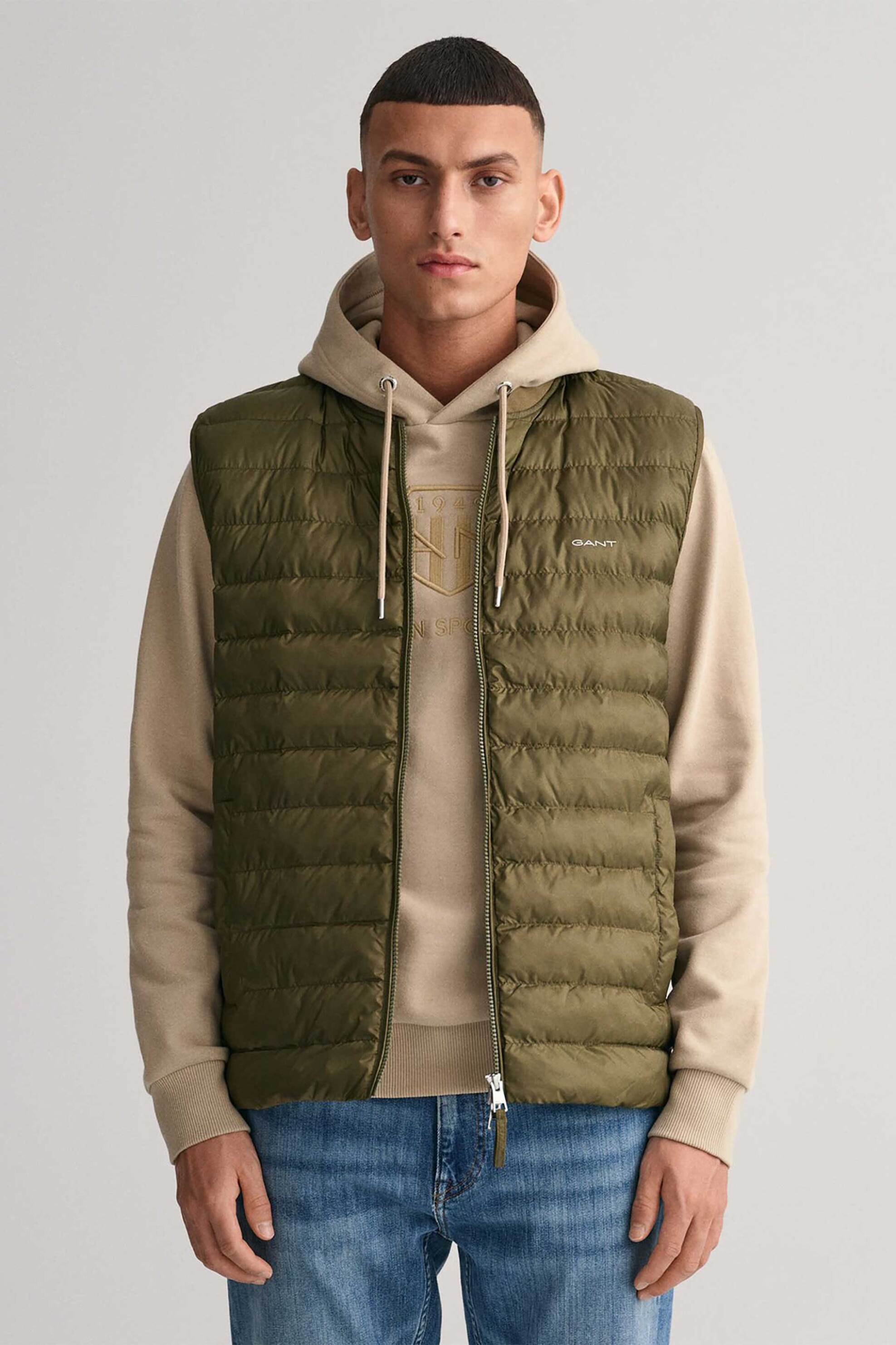 Gant ανδρικό αμάνικο μπουφάν αδιάβροχο με καπιτονέ σχέδιο και logo Regular Fit - 7006301 Λαδί