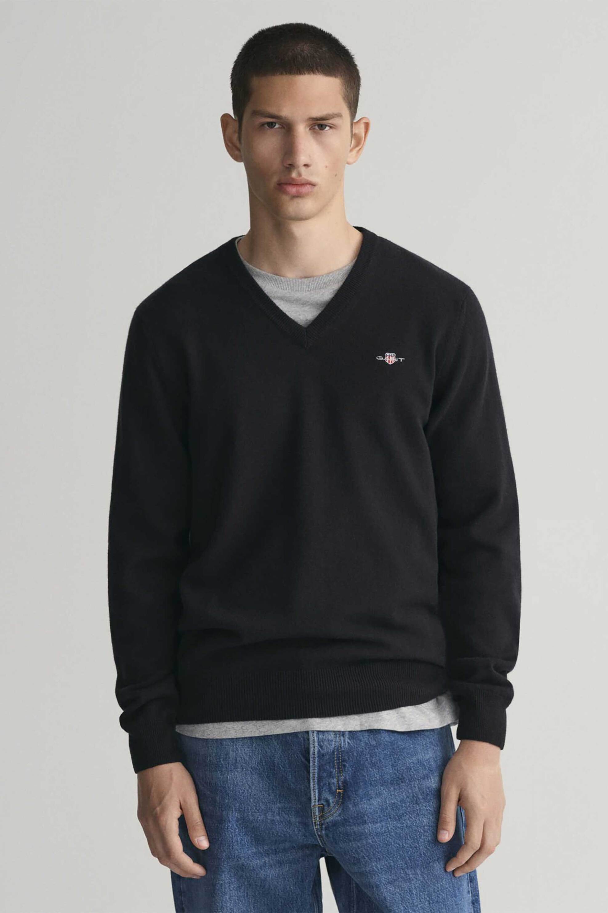 Gant ανδρικό μάλλινο πουλόβερ με V λαιμόκοψη και λογότυπο Regular Fit - 87212 Μαύρο