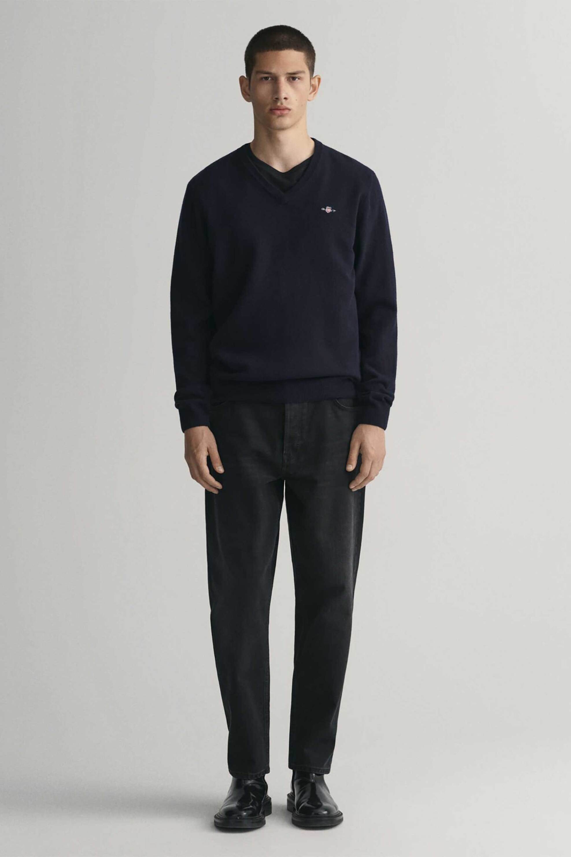 Gant ανδρικό μάλλινο πουλόβερ με V λαιμόκοψη και λογότυπο Regular Fit - 87212 Μπλε Σκούρο φωτογραφία