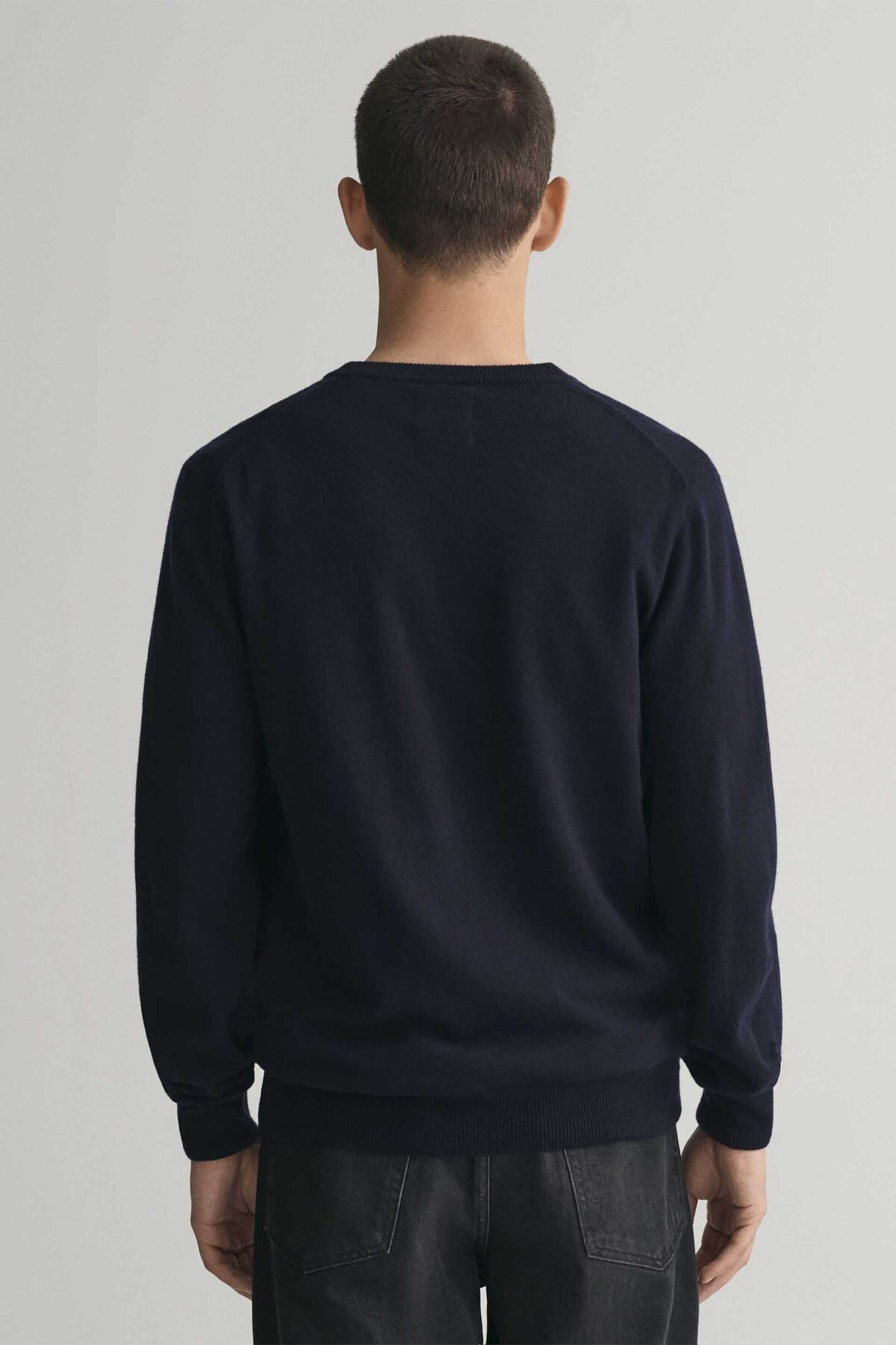 Gant ανδρικό μάλλινο πουλόβερ με V λαιμόκοψη και λογότυπο Regular Fit - 87212 Μπλε Σκούρο φωτογραφία