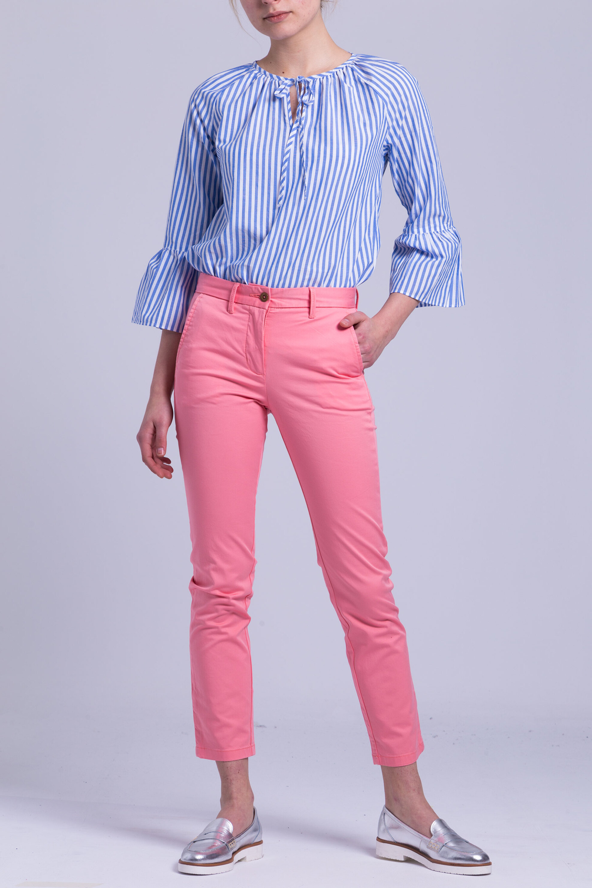 Γυναικείο cropped μονόχρωμο παντελόνι GANT - 4150025 Ροζ