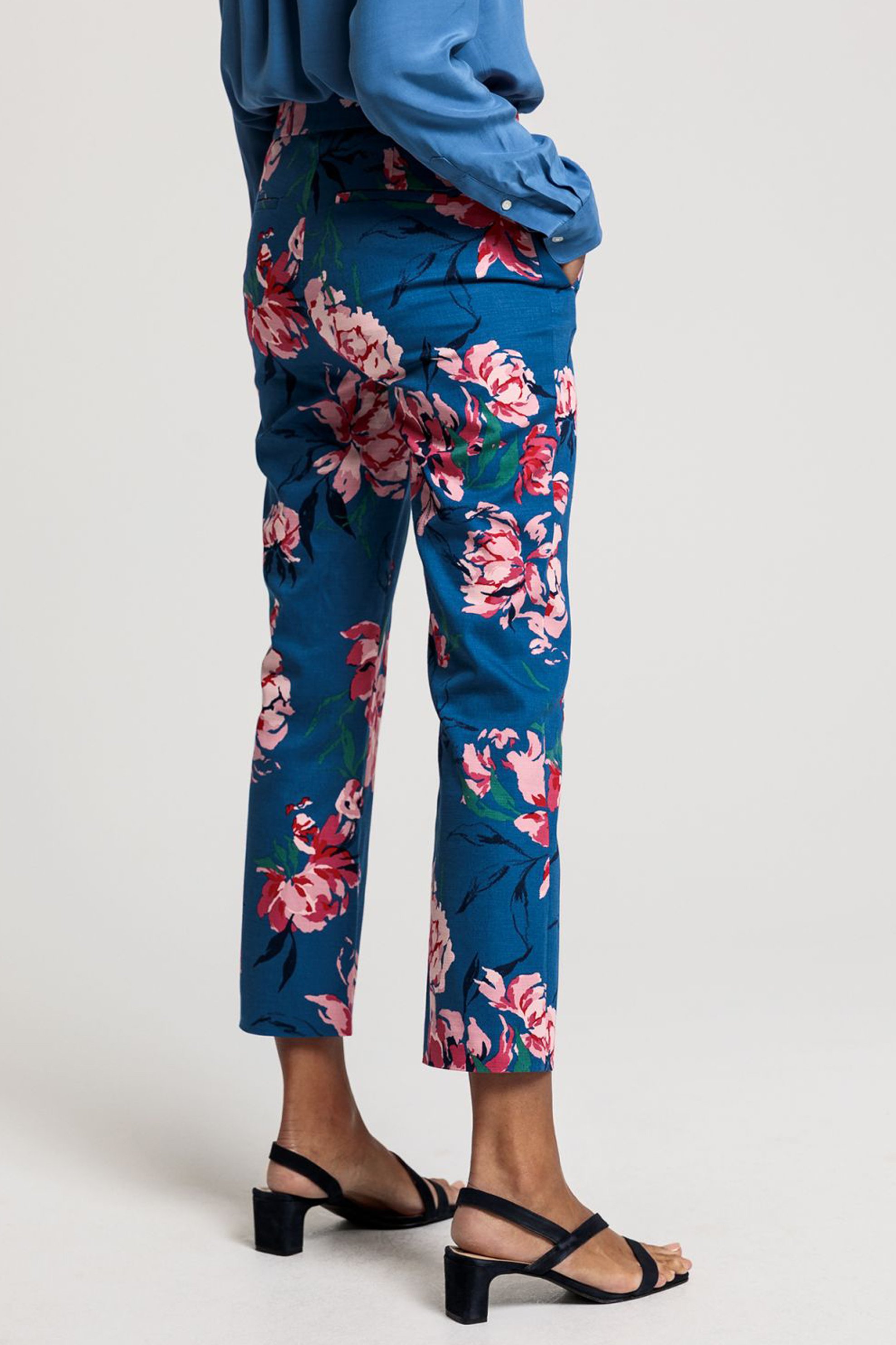 GANT Gant γυναικείο cropped παντελόνι με floral print - 4150125 Μπλε - 3