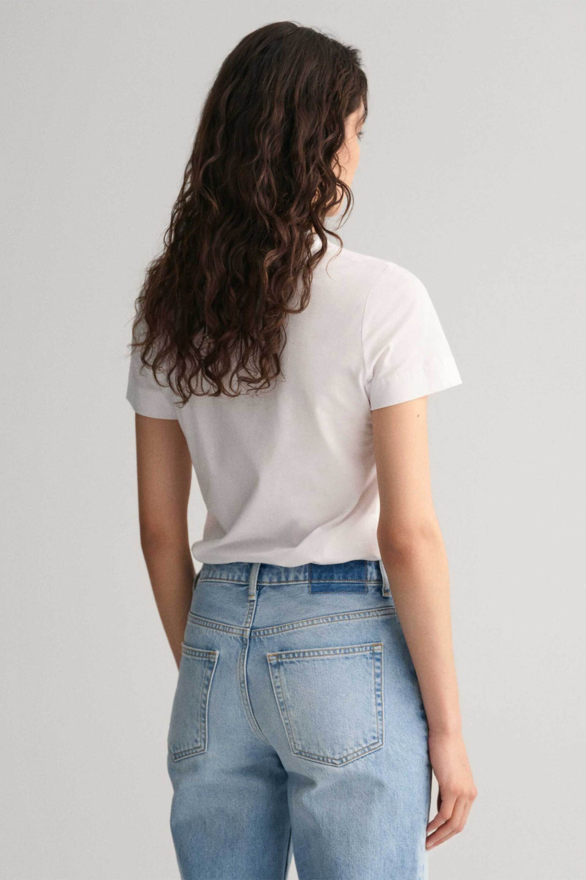 Gant Γυναικείο T-Shirt Μονόχρωμο με Κεντημένο Λογότυπο Regular Fit - 4200200 Λευκό