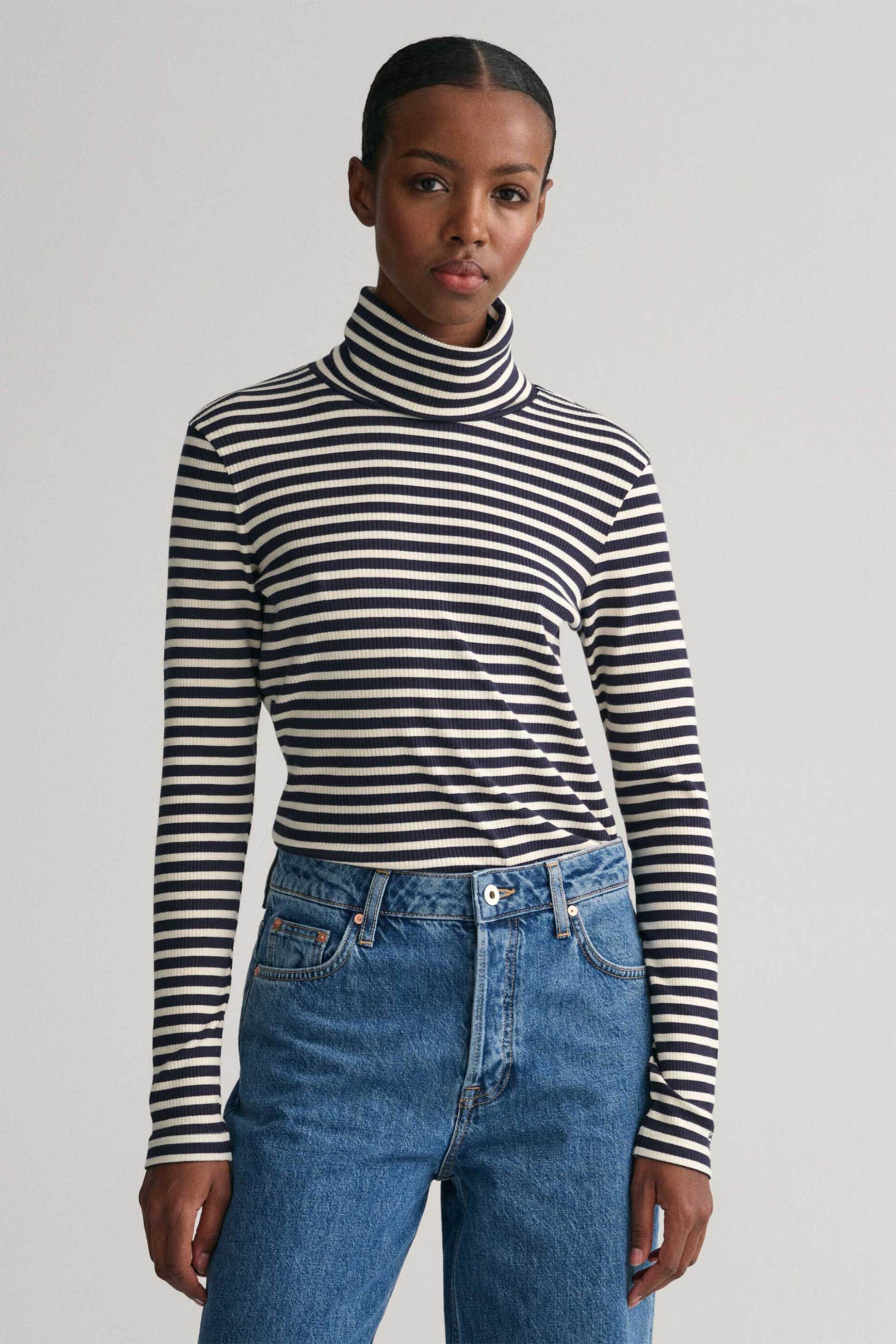 Gant γυναικεία μπλούζα με ριγέ σχέδιο και διακριτικό κεντημένο λογότυπο στο μανίκι