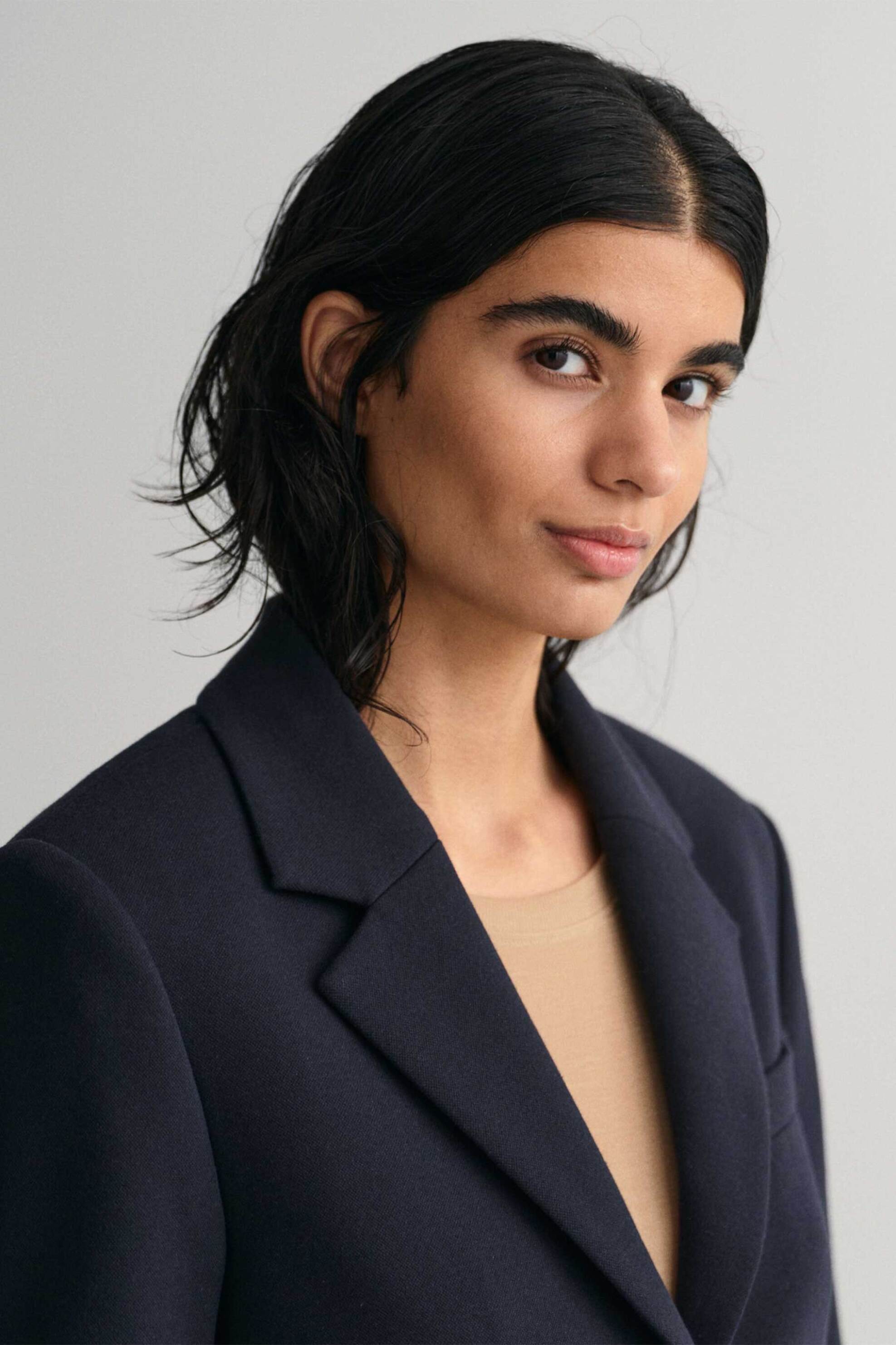 GANT Gant γυναικείο σακάκι μονόχρωμο με τσέπες Regular Fit - 4770166 Σκούρο Μπλε - 2