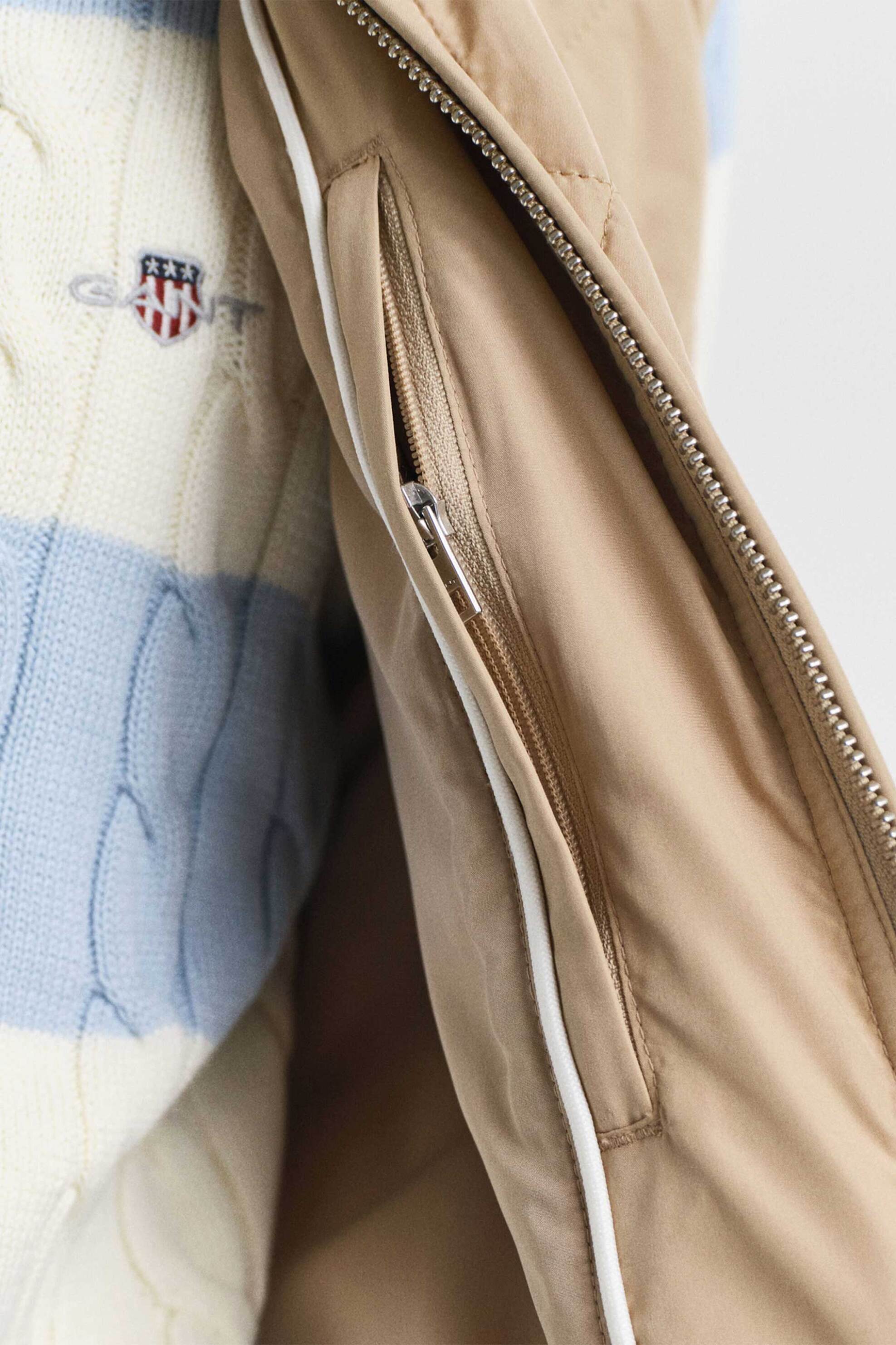 Gant ανδρικό αμάνικο μπουφάν αδιάβροχο με καπιτονέ σχέδιο και κεντημένο λογότυπο Regular Fit - 7006341 Μπεζ φωτογραφία