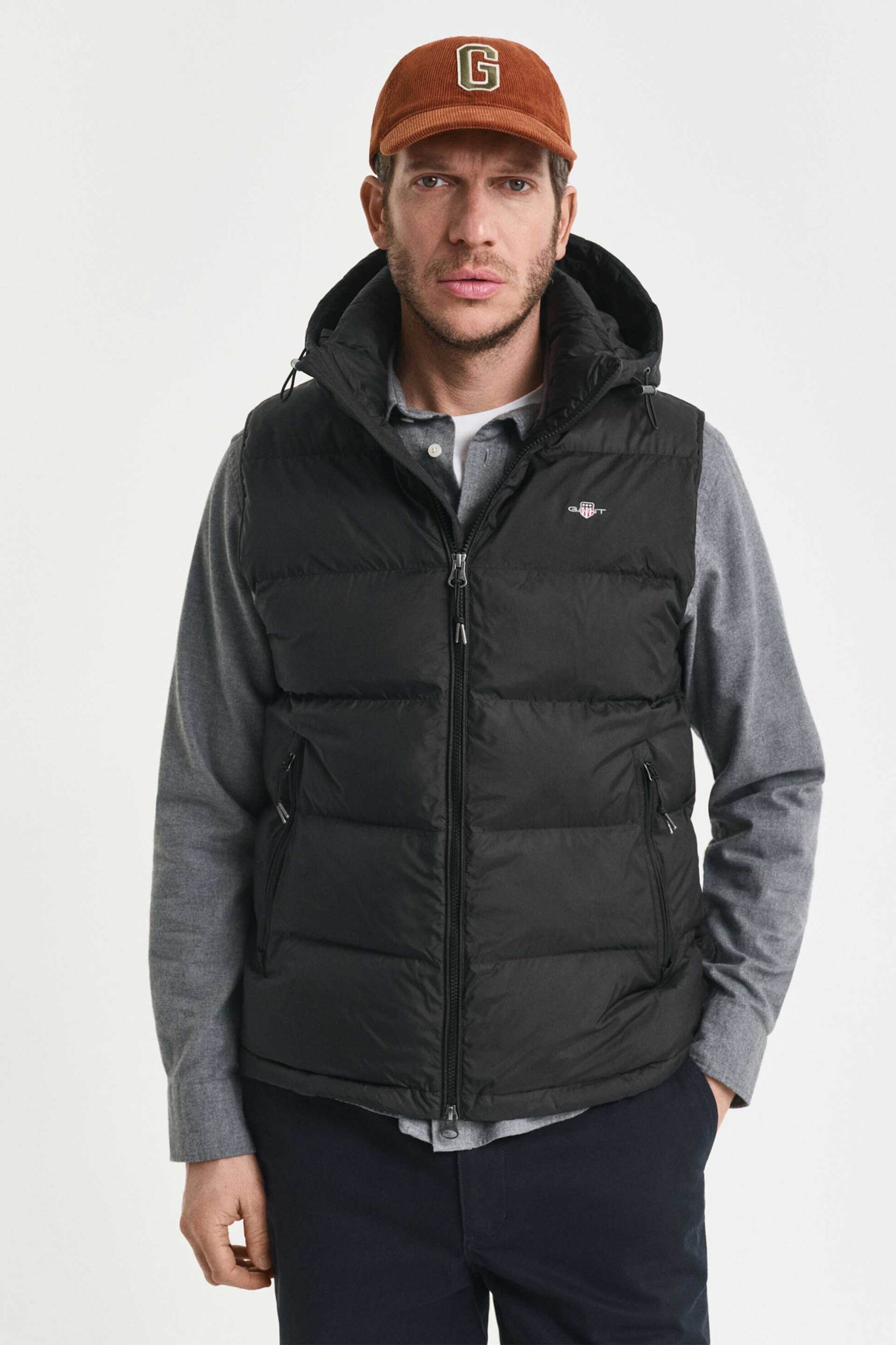 Gant ανδρικό αμάνικο μπουφάν αδιάβροχο με καπιτονέ σχέδιο, κουκούλα και κεντημένο λογότυπο Regular Fit - 7006536 Μαύρο