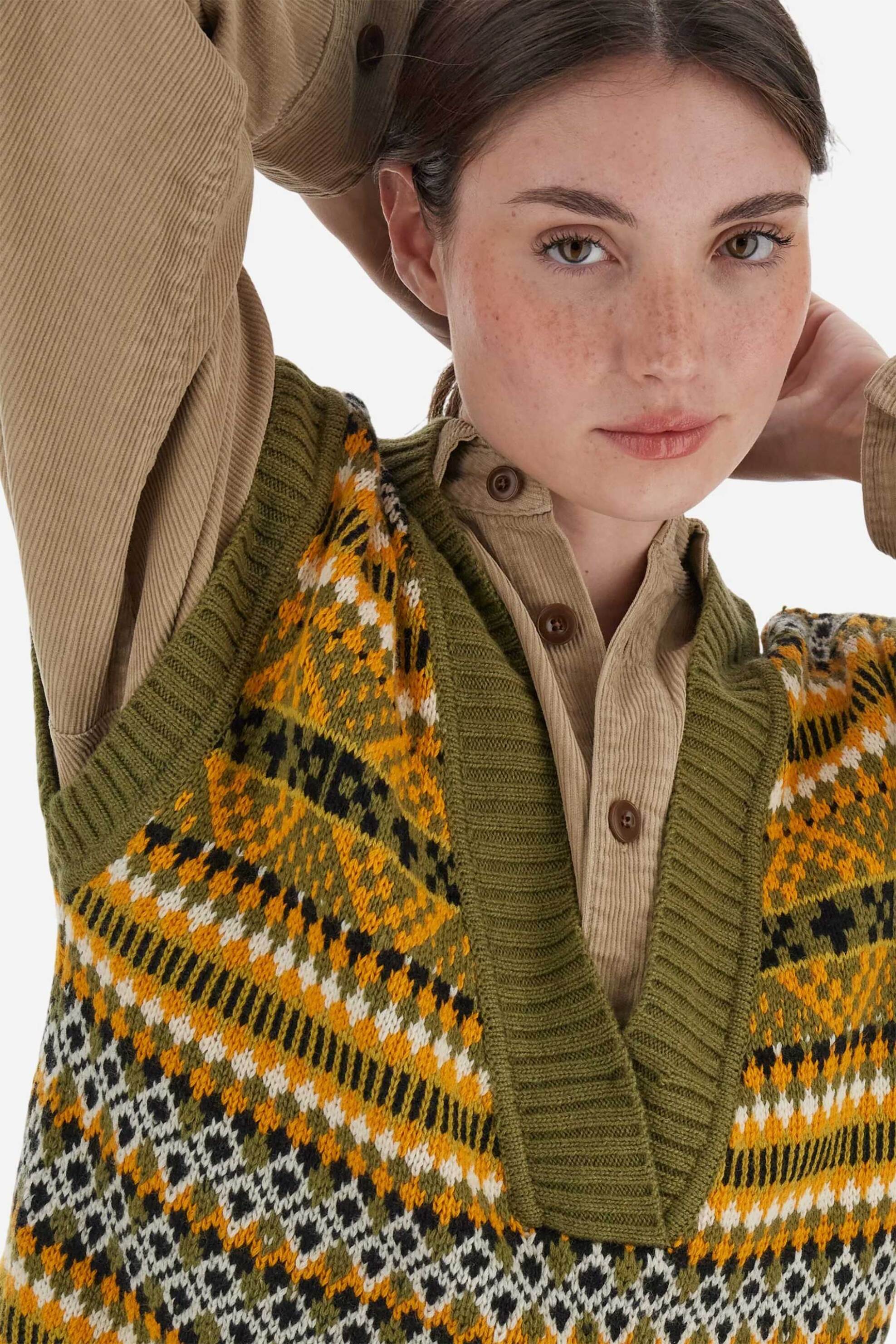 La Martina γυναικεία πλεκτή μπλούζα αμάνικη με σχέδιο στην πλέξη Straight Cut "Berta" - WBS002-YW143 Λαδί φωτογραφία