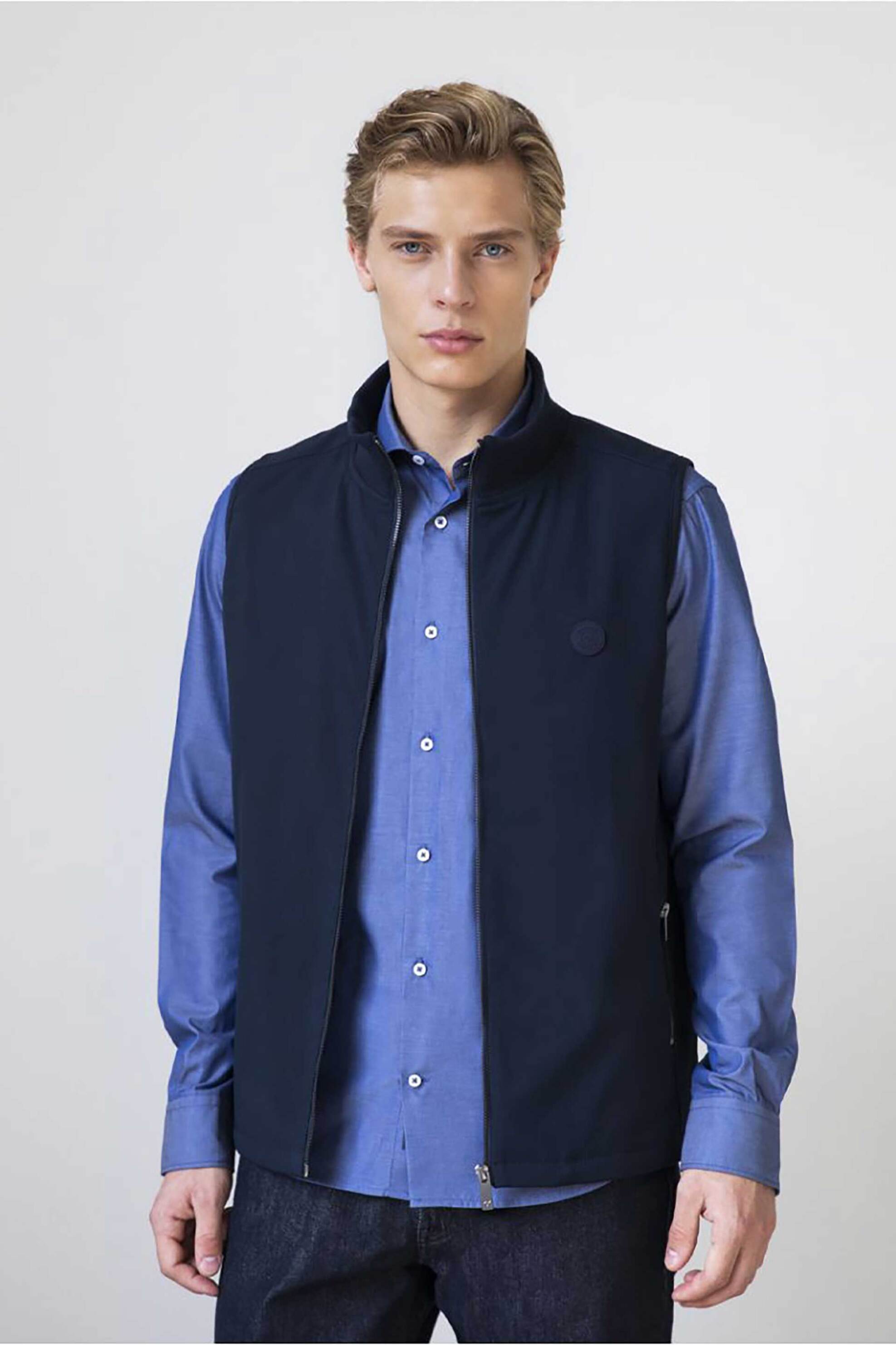 Oxford Company ανδρικό αμάνικο μπουφάν με ψηλό λαιμό και logo patch Regular Fit - A113-HY81.01 Μπλε Σκούρο