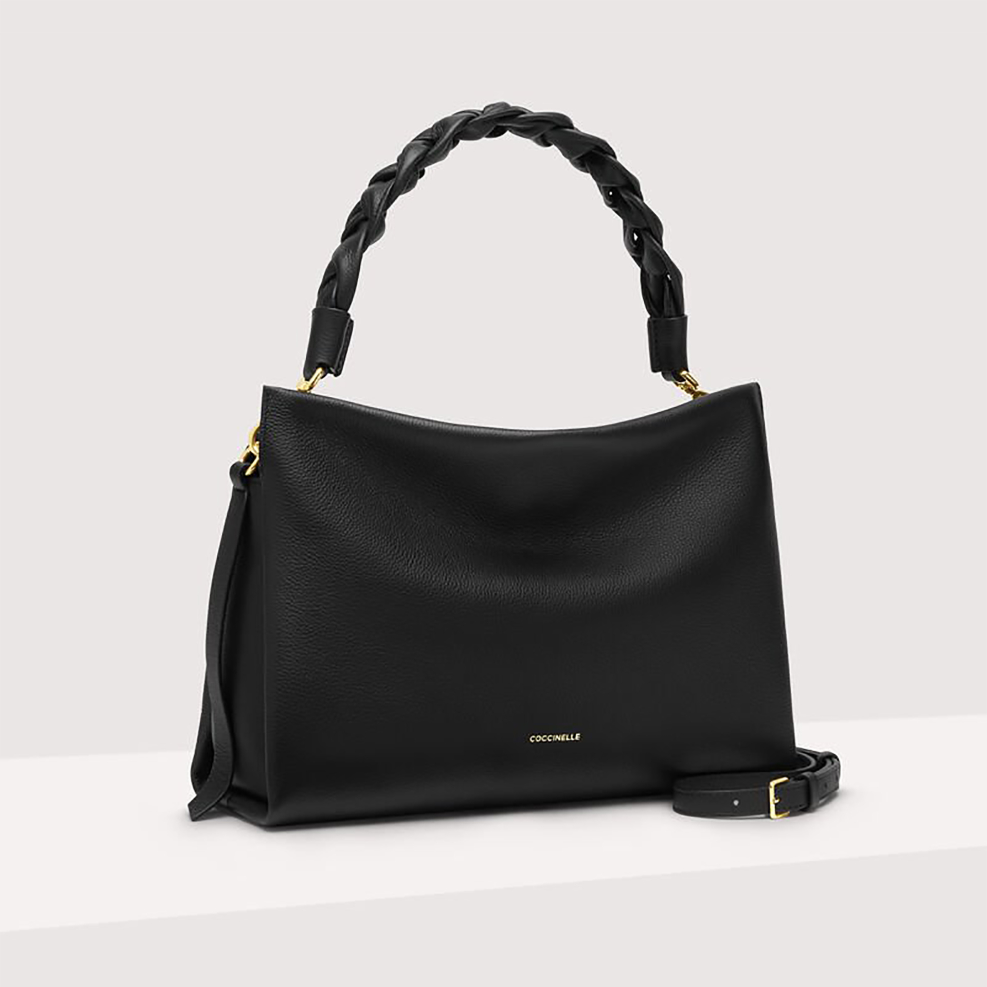 Coccinelle γυναικεία δερμάτινη τσάντα ώμου μονόχρωμη με μεταλλικό λογότυπο και πλεκτό σχέδιο "Boheme" - E1M50-190201 Μαύρο φωτογραφία