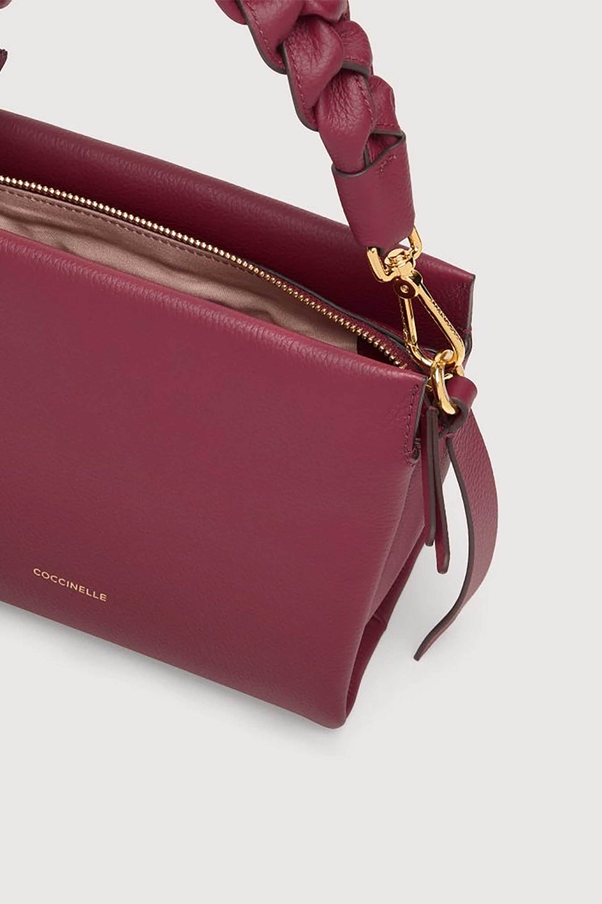 Coccinelle γυναικεία τσάντα χειρός με logo print και λαβή χειρός με σχέδιο πλεξούδα "Boheme Grana Double" - E1M50-580101 Μπορντό φωτογραφία