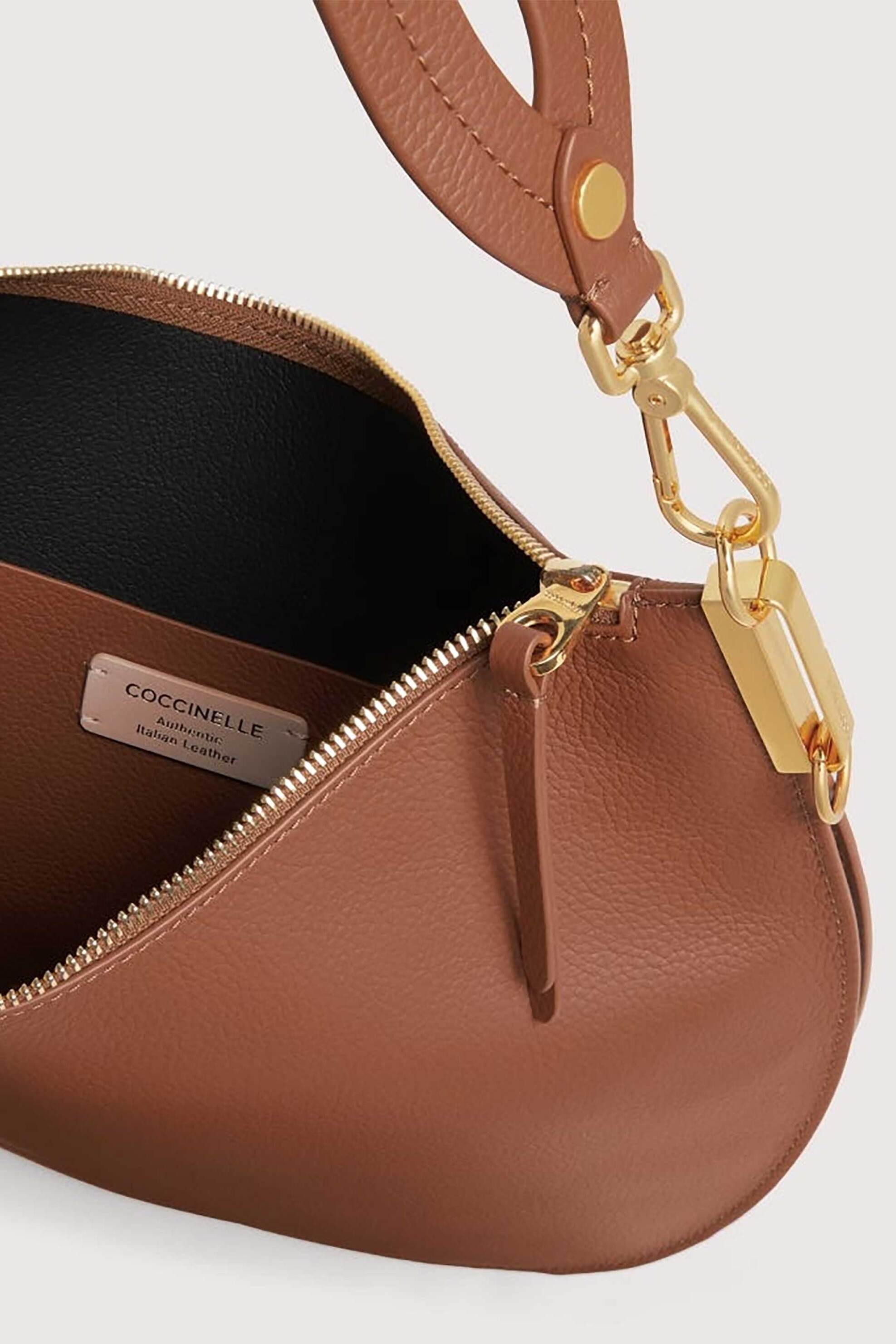 Coccinelle γυναικεία δερμάτινη τσάντα ώμου "Sunup Large" - E1QKF-130101 Καμηλό φωτογραφία