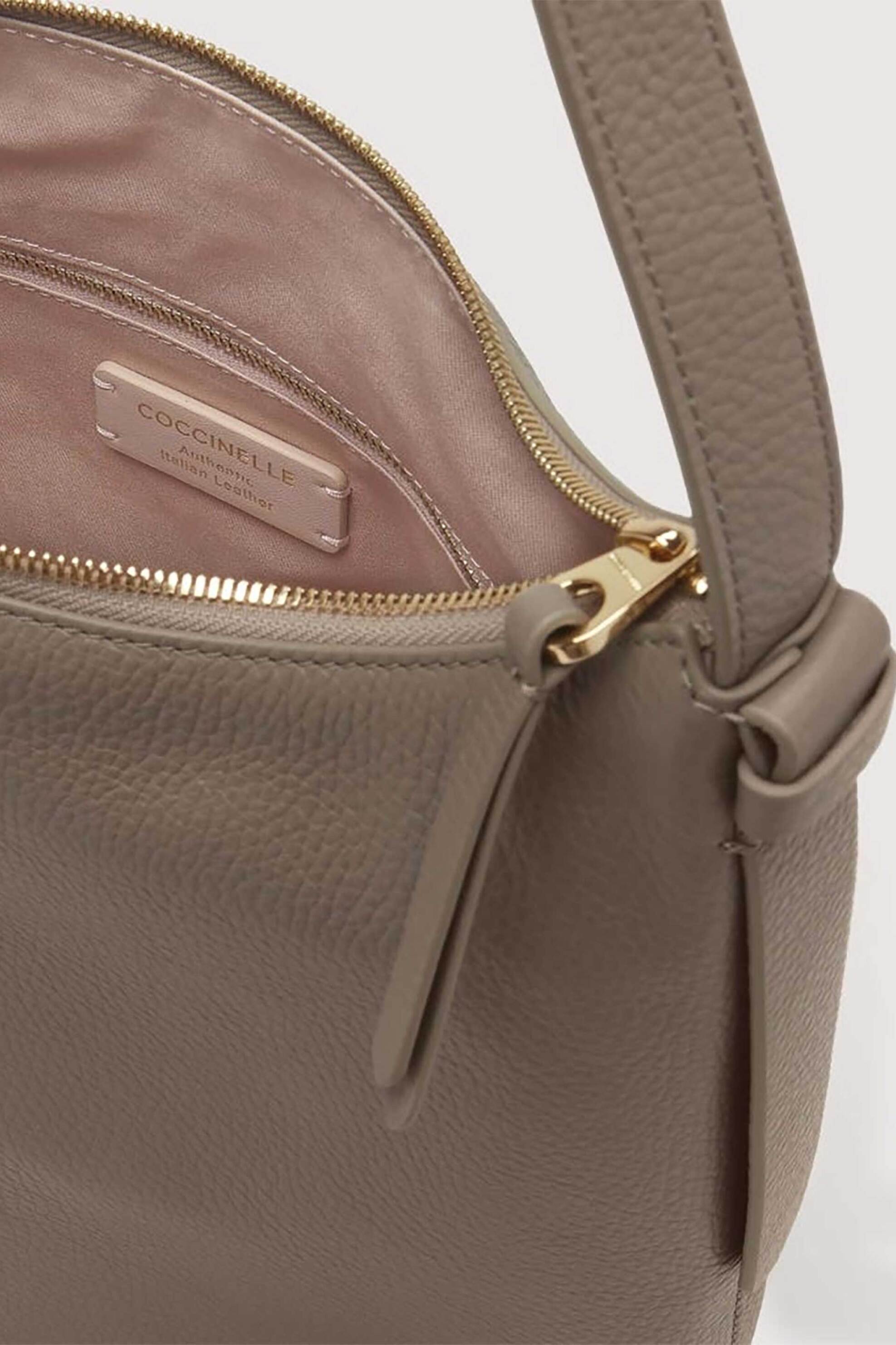 Coccinelle γυναικεία δερμάτινη τσάντα ώμου hobo "Malory" - E1R1K-130201 Μπεζ φωτογραφία