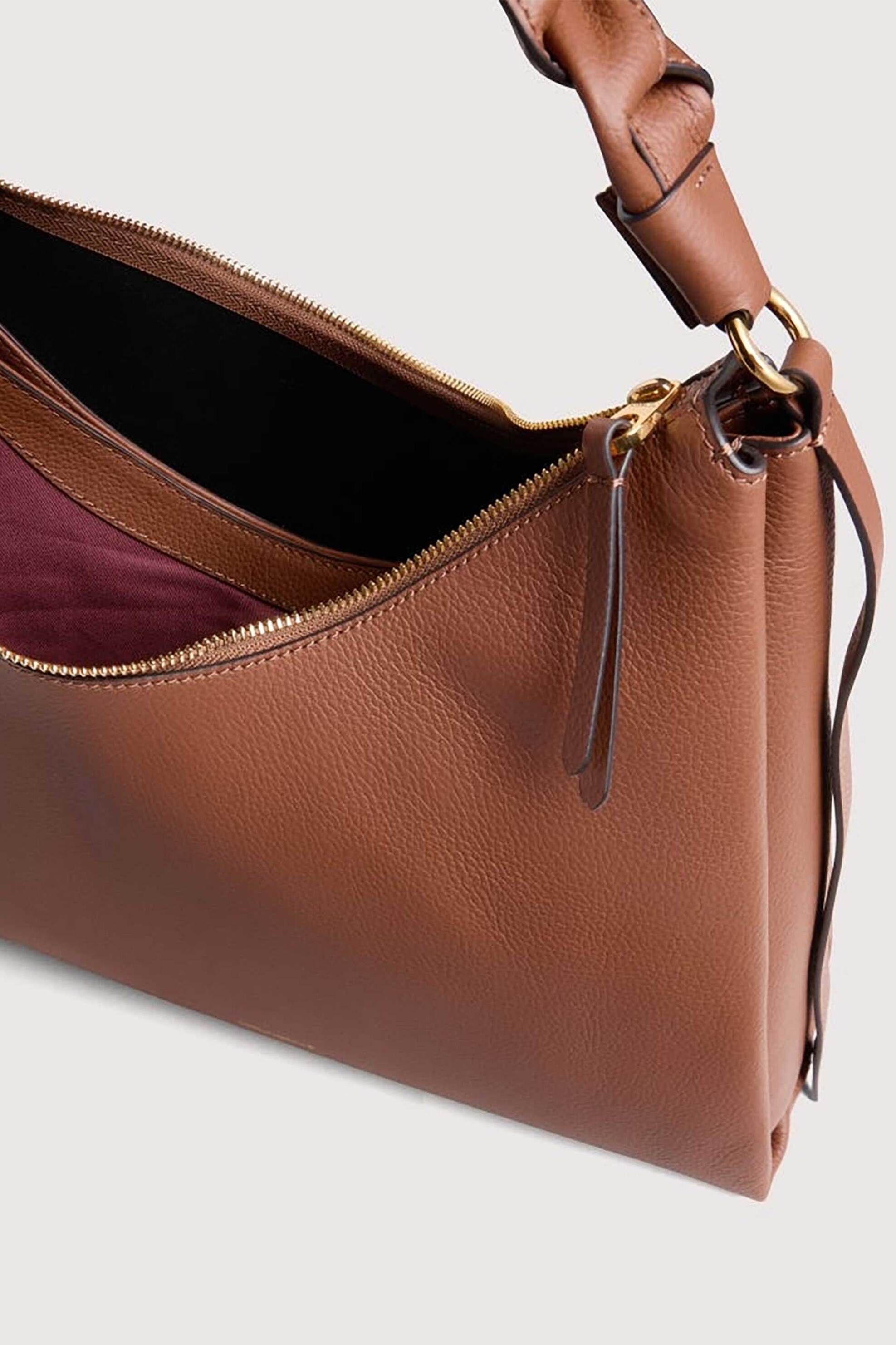 Coccinelle γυναικεία δερμάτινη τσάντα ώμου "Boheme Medium" - E1M50-130201 Καμηλό φωτογραφία