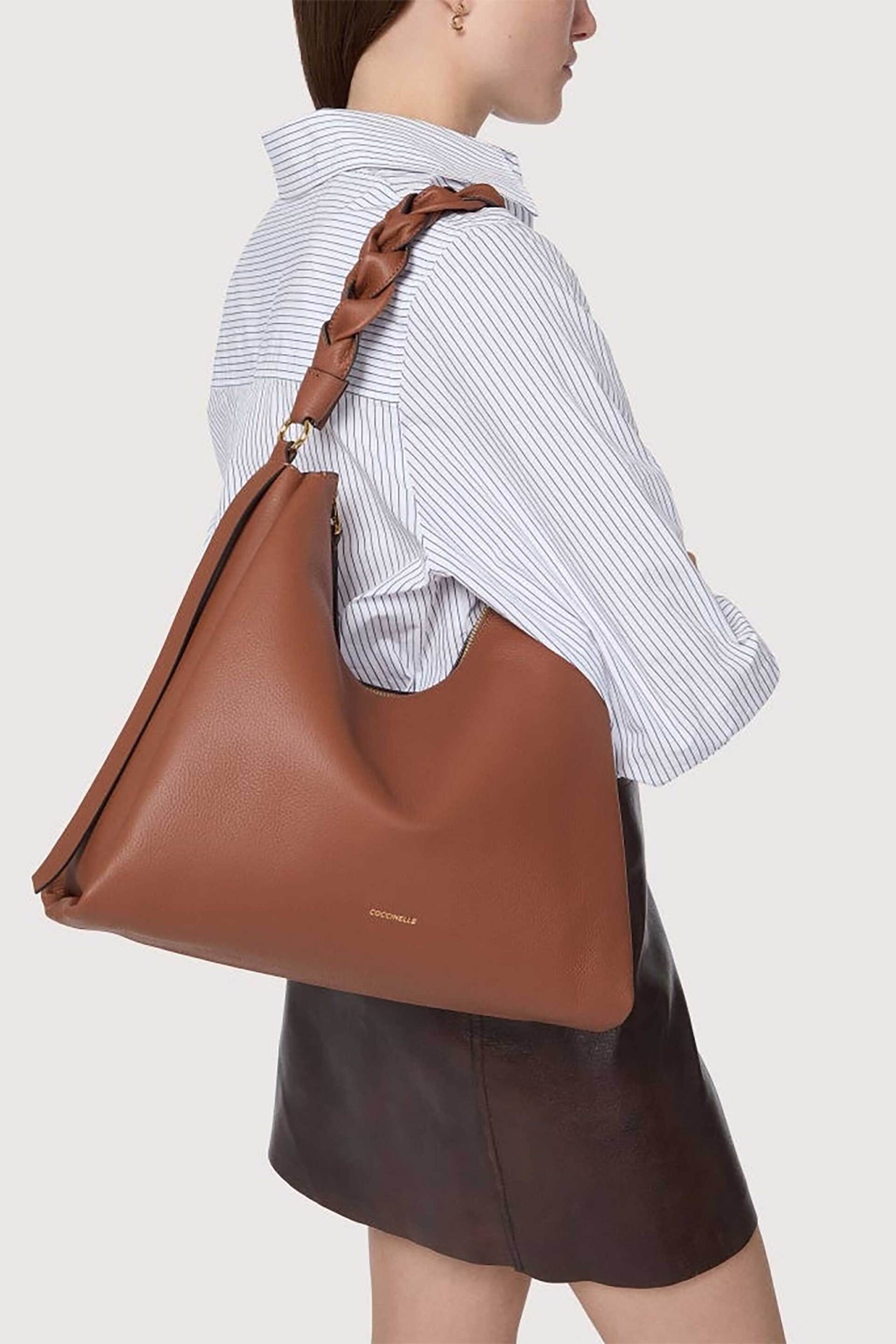 Coccinelle γυναικεία δερμάτινη τσάντα ώμου "Boheme Medium" - E1M50-130201 Καμηλό φωτογραφία