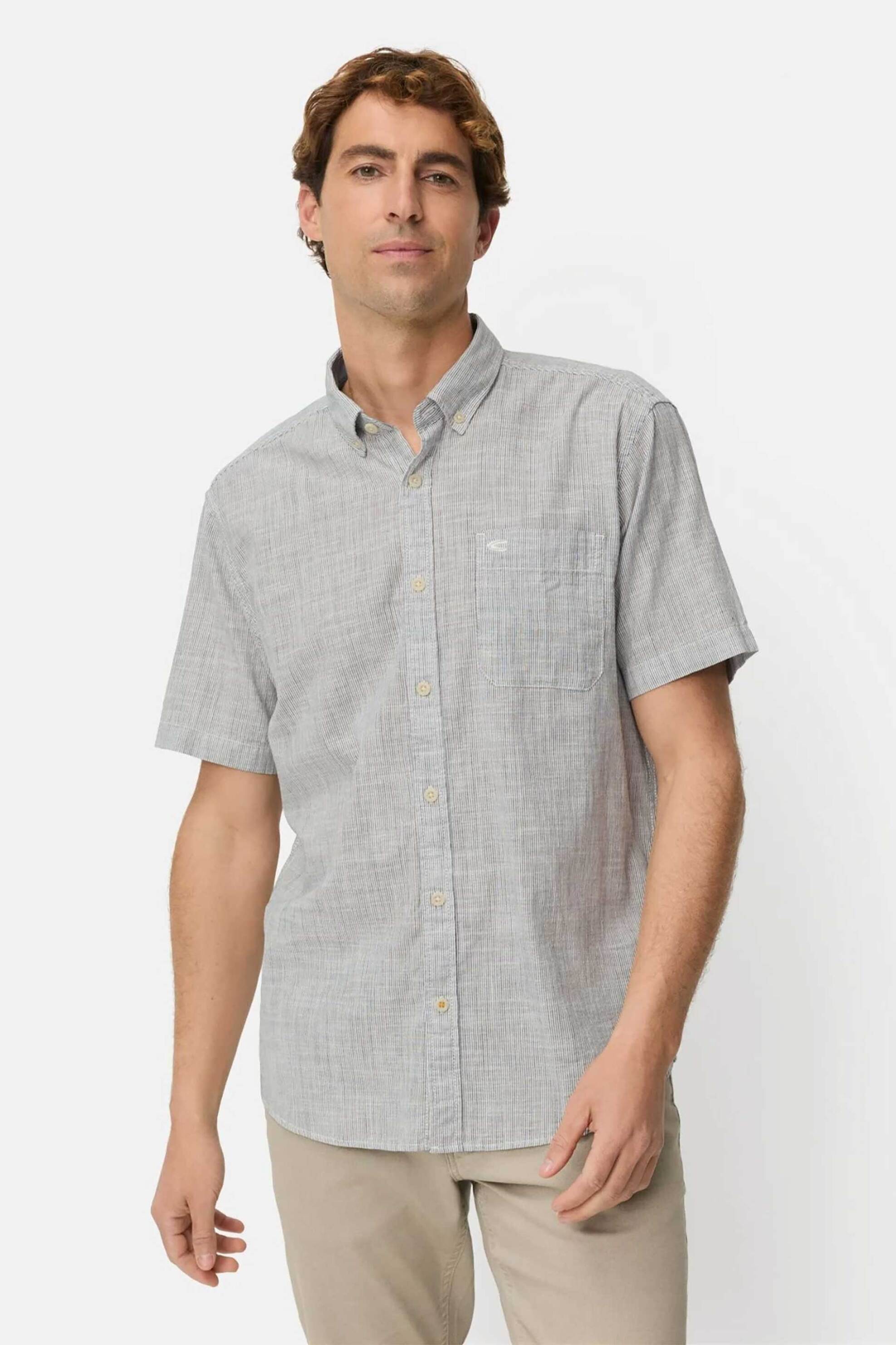 Camel Active ανδρικό κοντομάνικο πουκάμισο button down με ψιλό ριγέ σχέδιο και τσέπη με κεντημένο monogram Regular Fit - C261-409262-7S62 Υπόλευκο