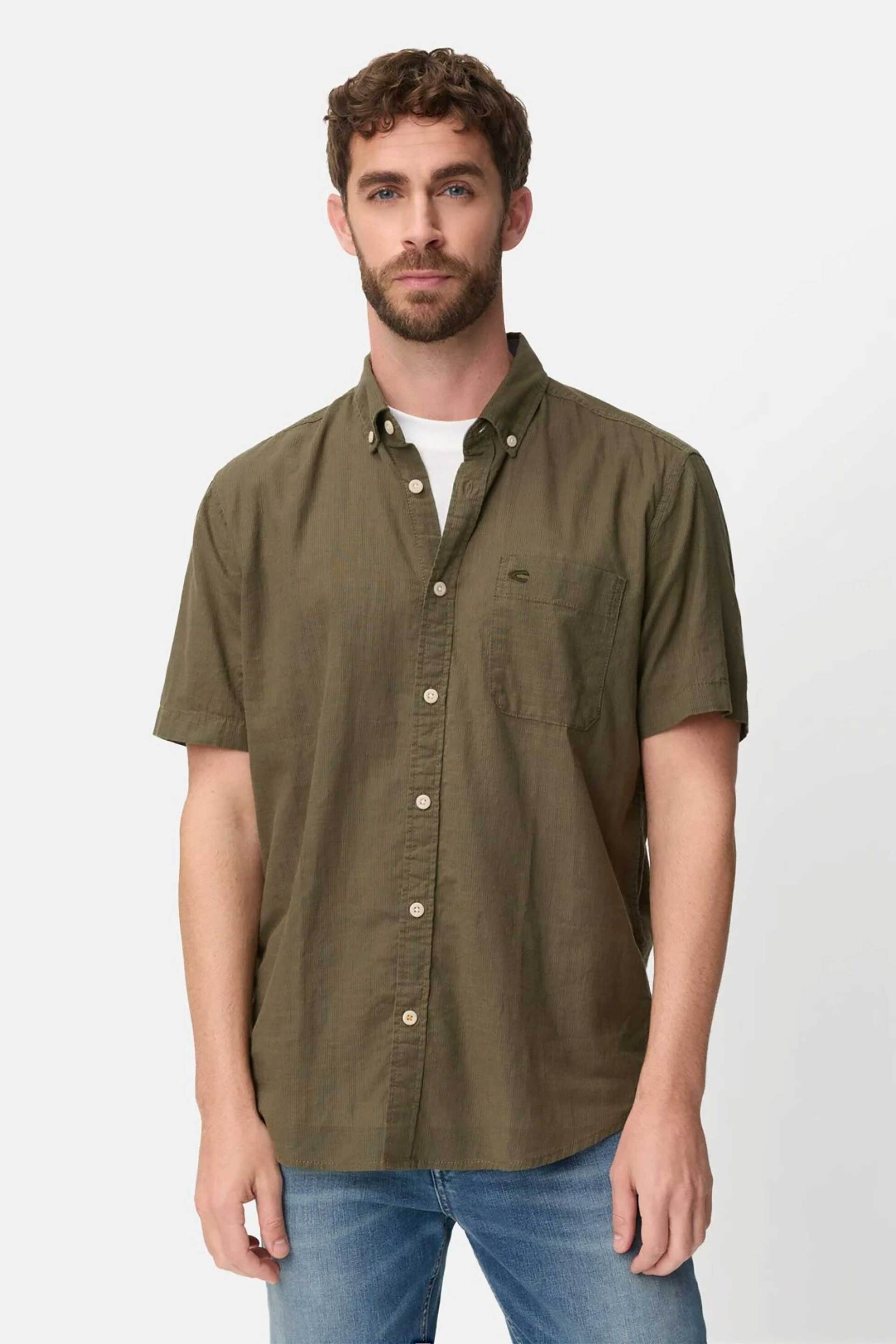Camel Active ανδρικό κοντομάνικο πουκάμισο button down με ψιλό ριγέ σχέδιο και τσέπη με κεντημένο monogram Regular Fit - C261-409262-7S62 Λαδί