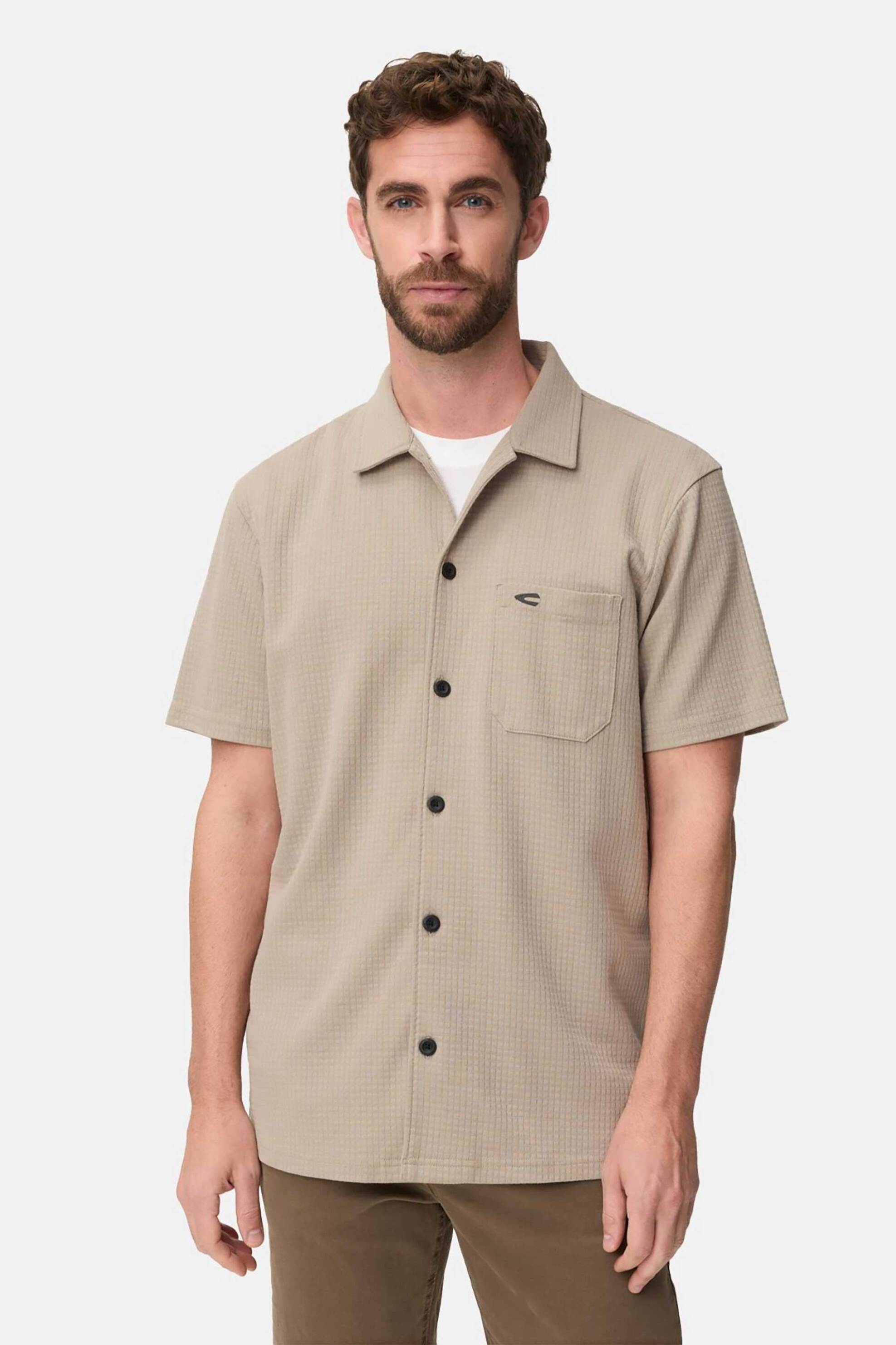 Camel Active ανδρικό κοντομάνικο πουκάμισο textured με τσέπη και κεντημένο monogram Regular Fit - C261-409251-7S51 Μπεζ