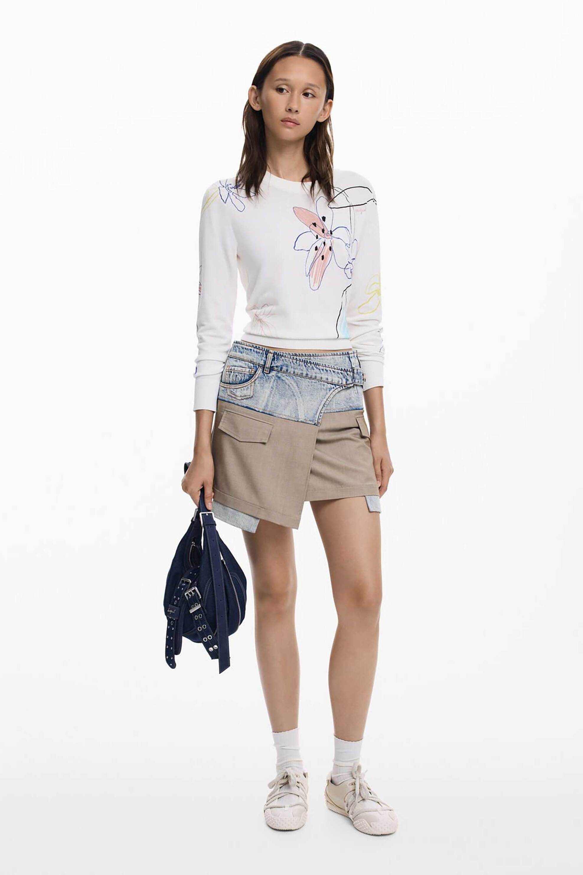 Desigual γυναικείo λεπτό πουλόβερ με floral print Regular Fit "Arty" - 25WWJF33 Λευκό φωτογραφία