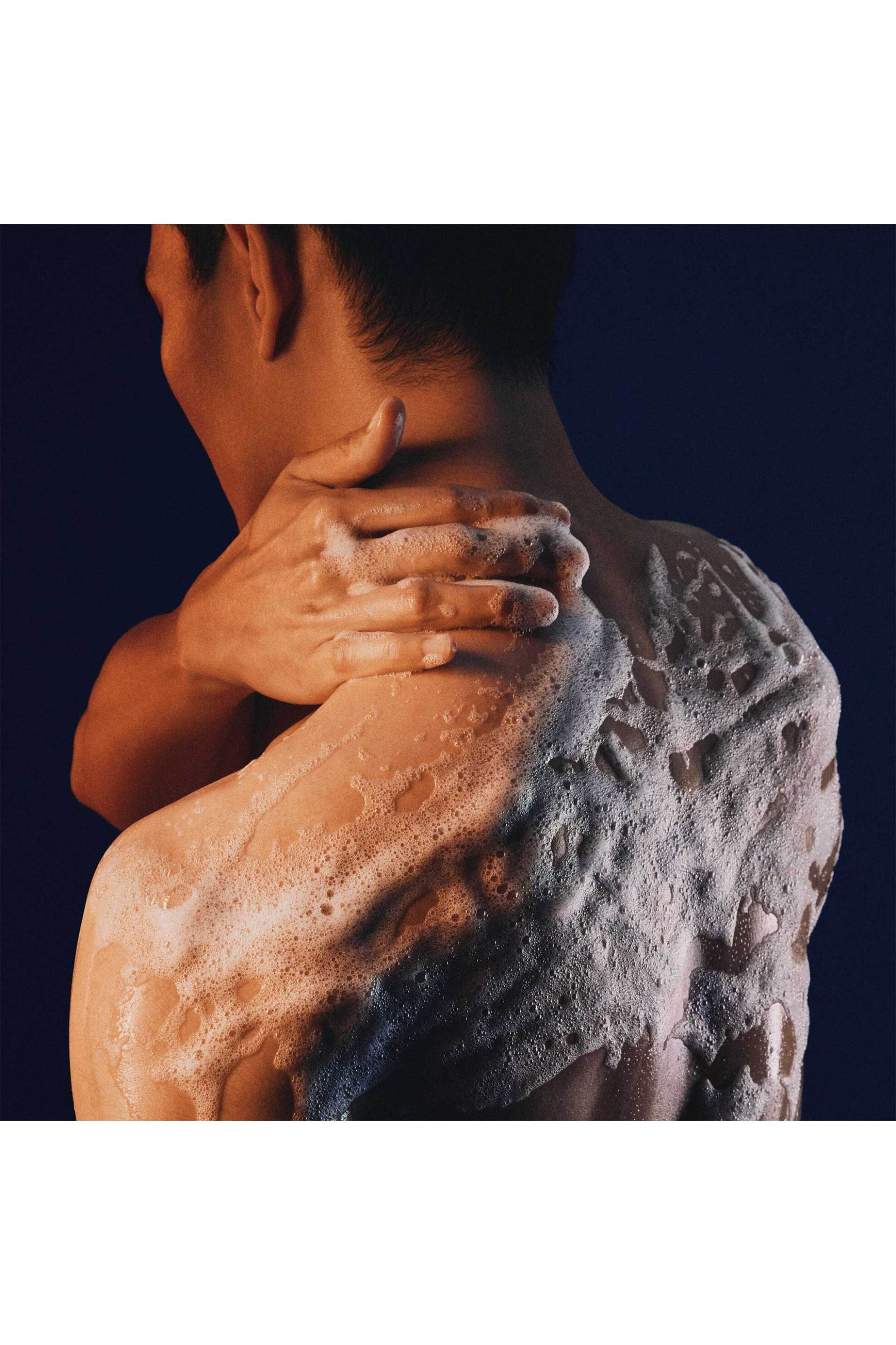 Dior Sauvage Shower Gel Scented Shower Gel for the Body - Cleanses, Refreshes and Scents the Skin 250 ml - C099600670 φωτογραφία