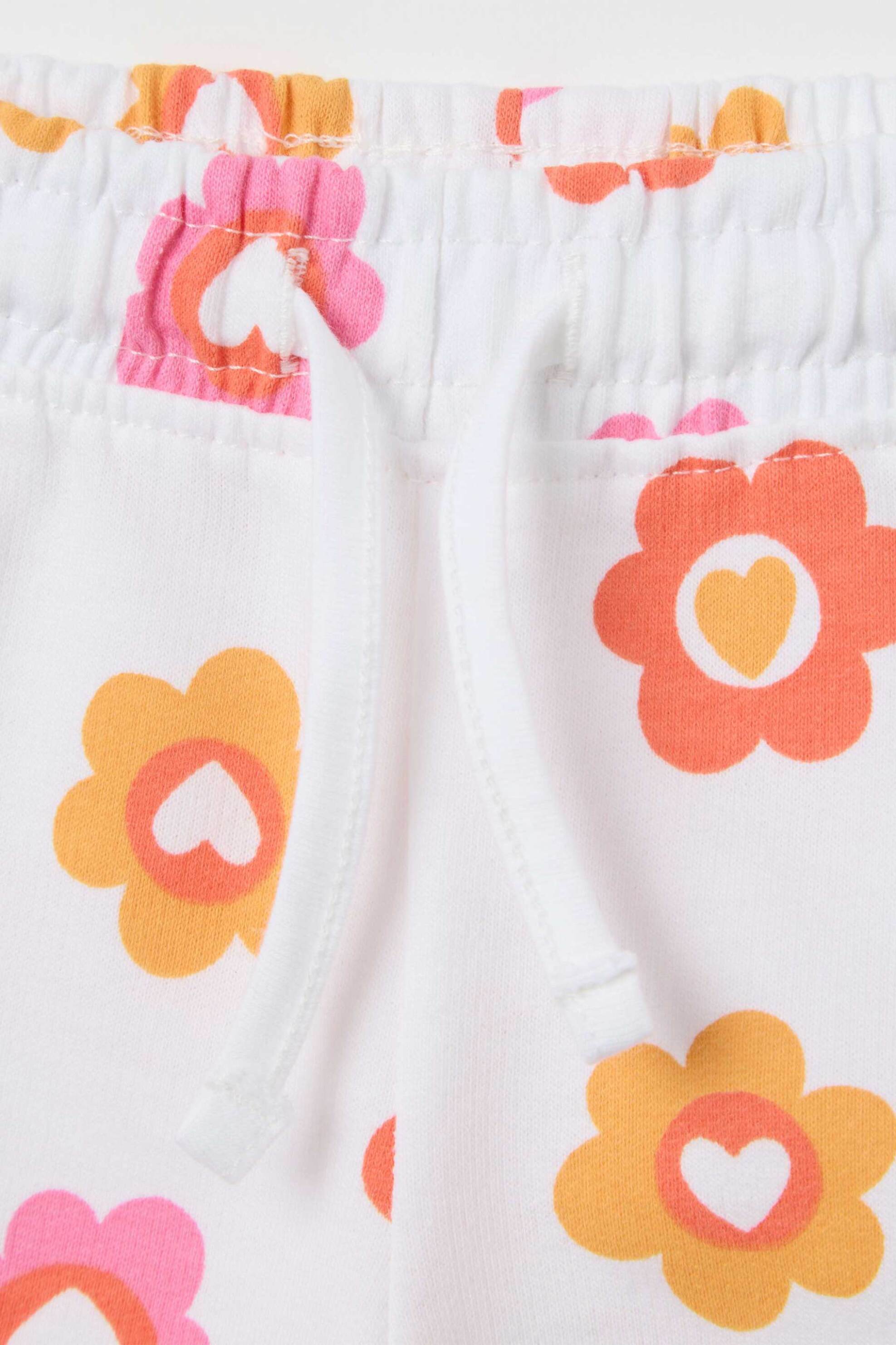 OVS βρεφικό σορτς με floral print - 002361951 Λευκό φωτογραφία