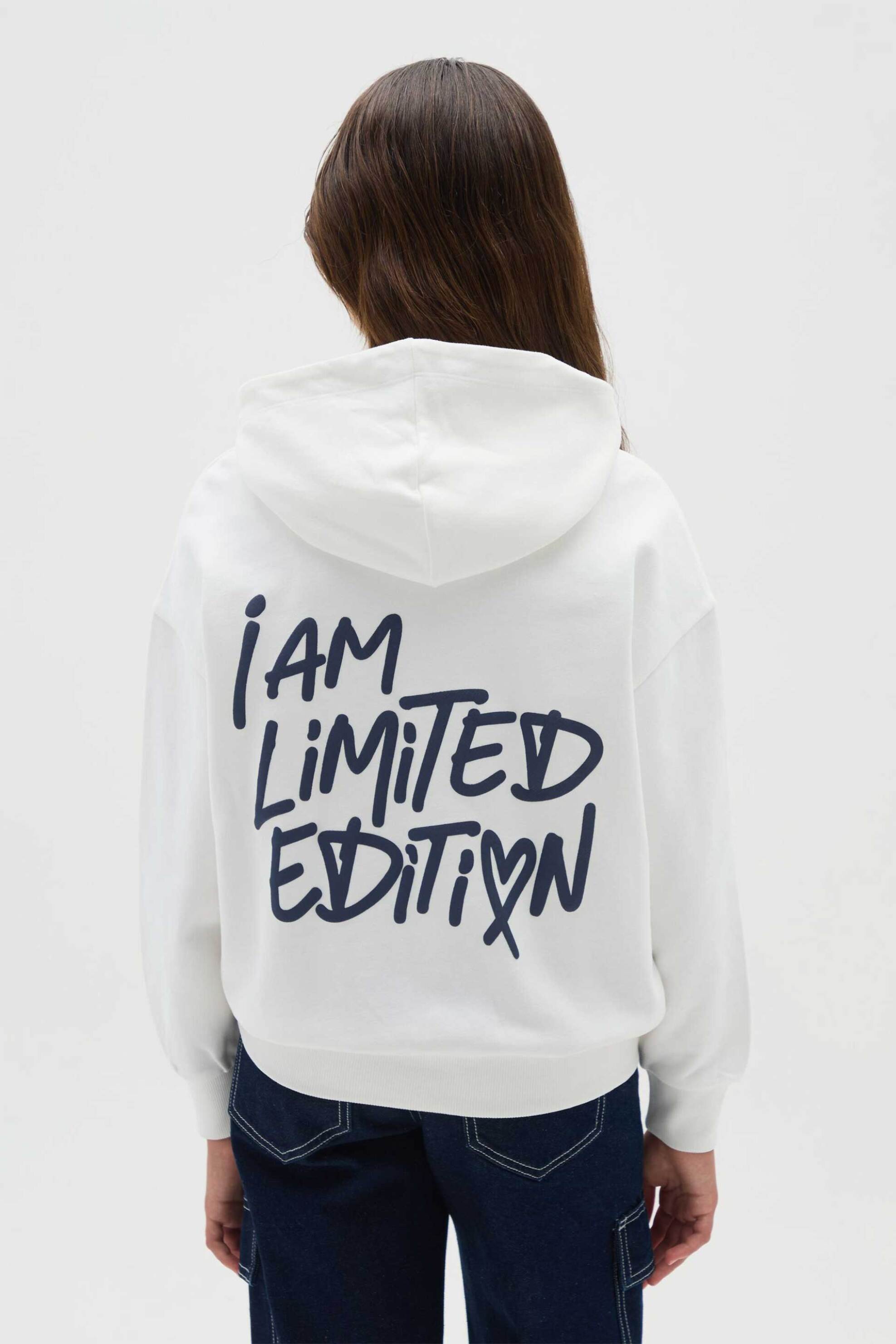 OVS παιδική μπλούζα φούτερ με κουκούλα και lettering Oversized - 002415377 Λευκό φωτογραφία