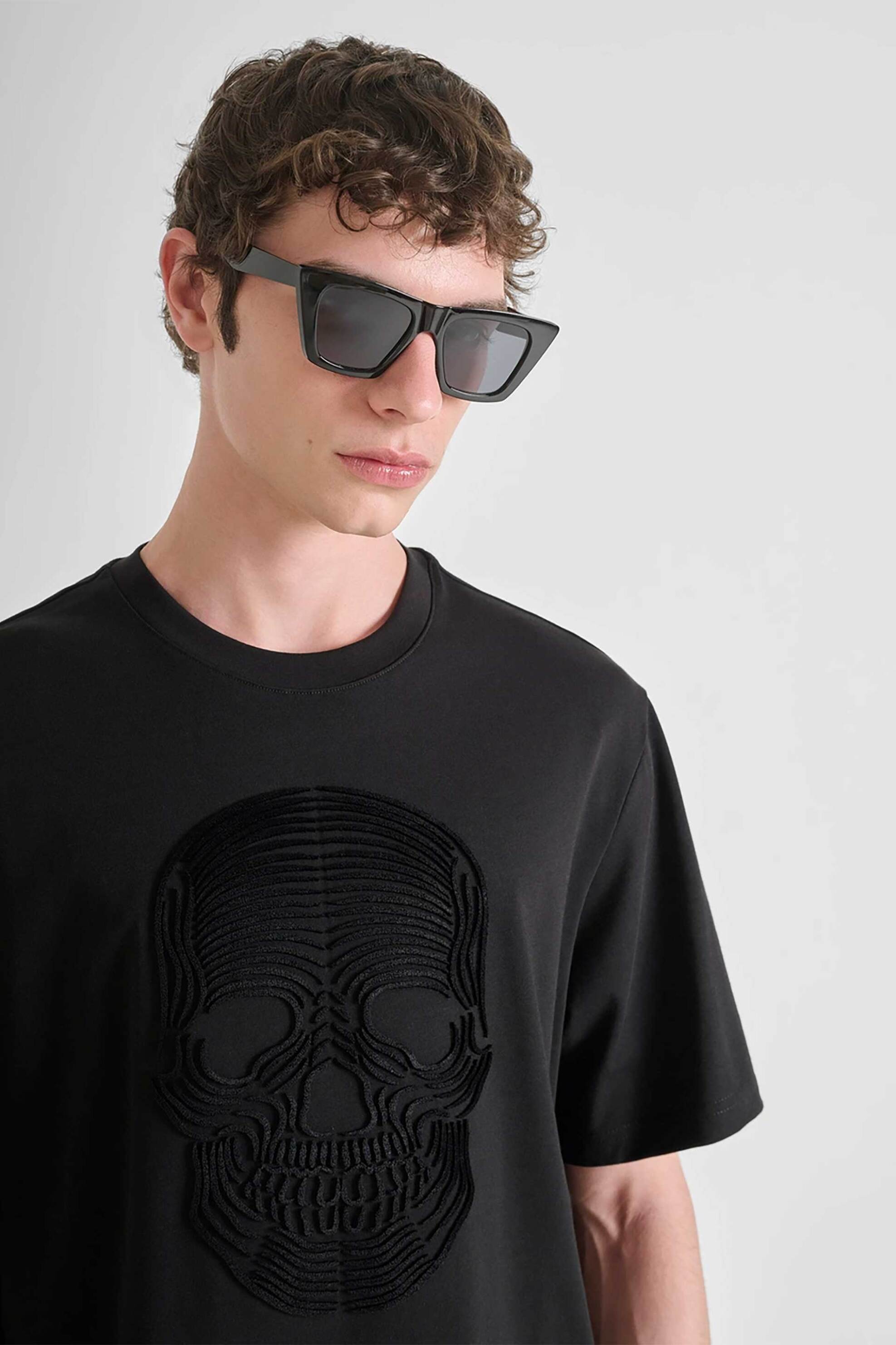 Antony Morato ανδρικό T-shirt με ανάγλυφο skull print Relaxed Fit - KS02544FA100239 Μαύρο φωτογραφία