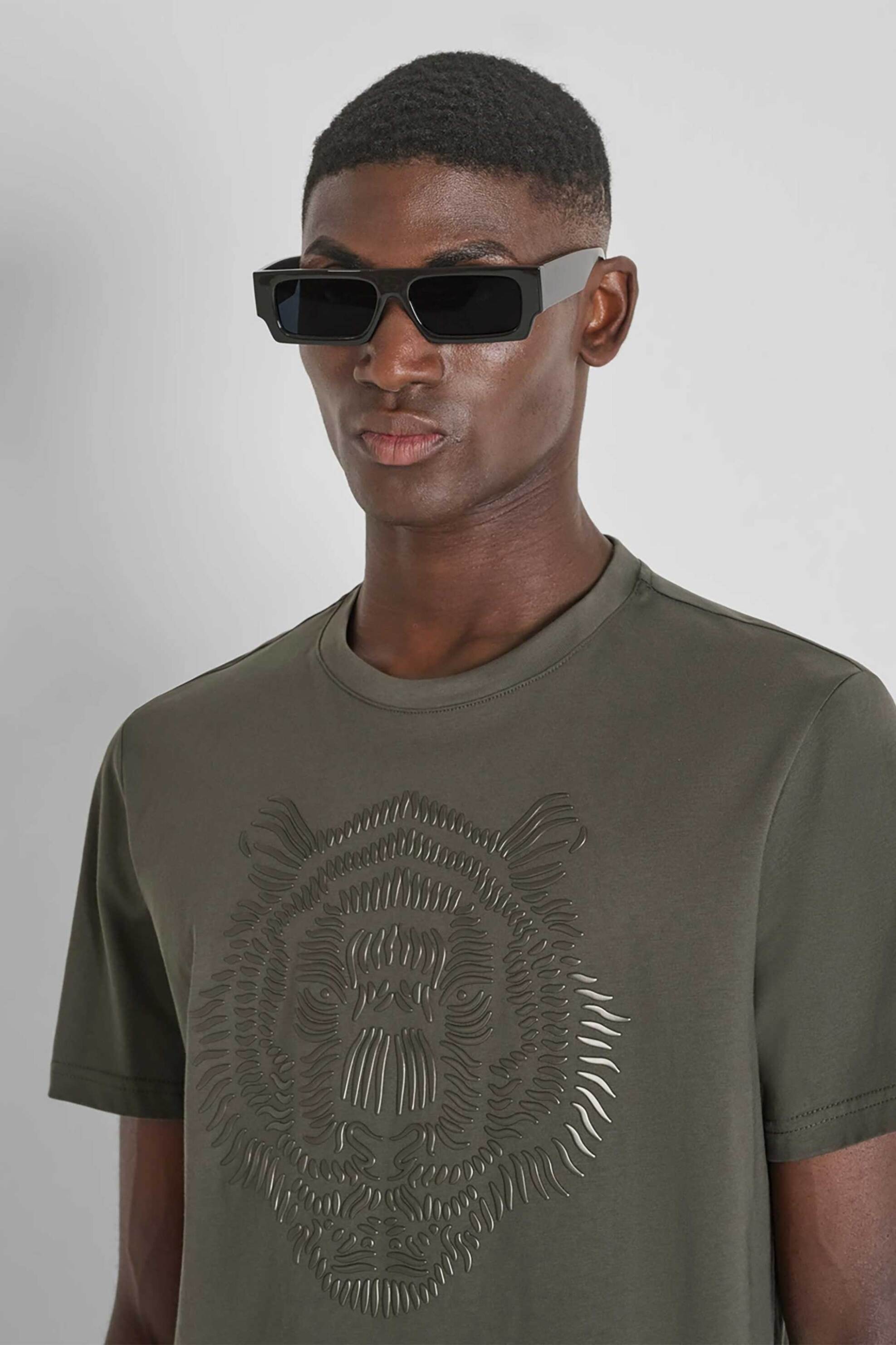 Antony Morato ανδρικό T-shirt με ανάγλυφο tiger print Regular Fit - KS02566FA100240 Χακί φωτογραφία