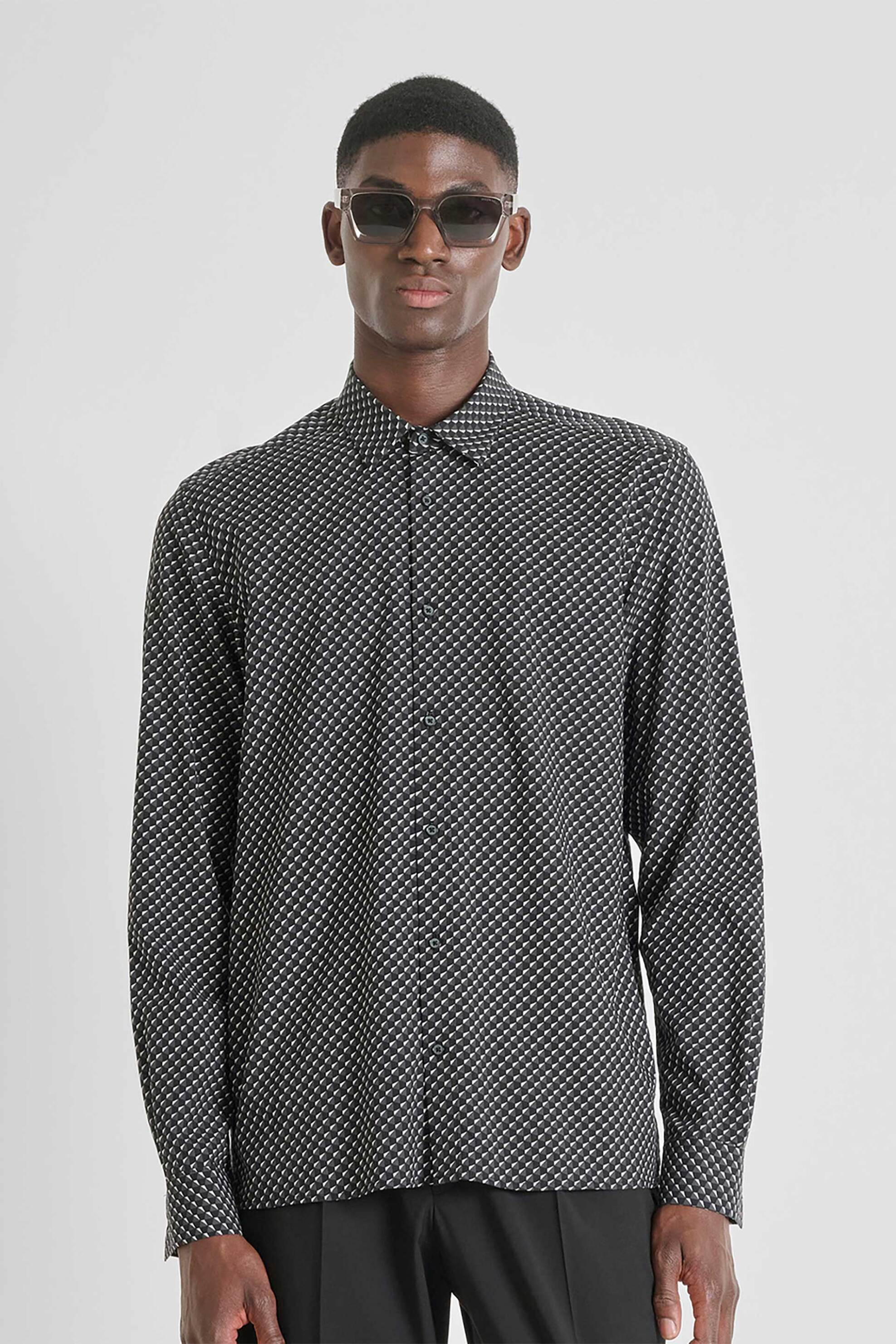 ANTONY MORATO Antony Morato ανδρικό πουκάμισο με all-over print "Barcelona" - SL00614FA430651 Μαύρο