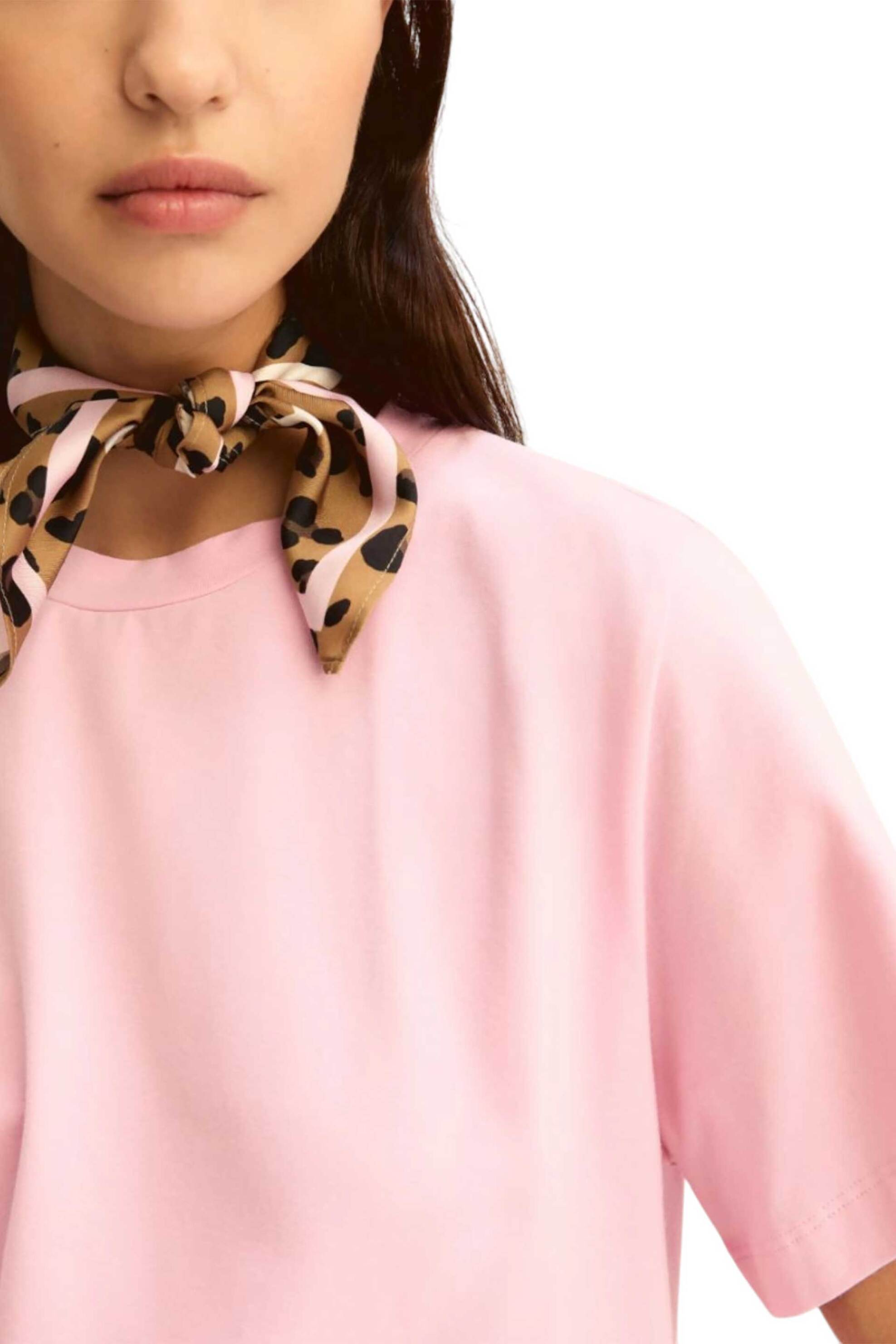 Emme by Marella γυναικείο Τ-shirt με φουλάρι "Emmmaestro" - 2615971041200 Ροζ φωτογραφία