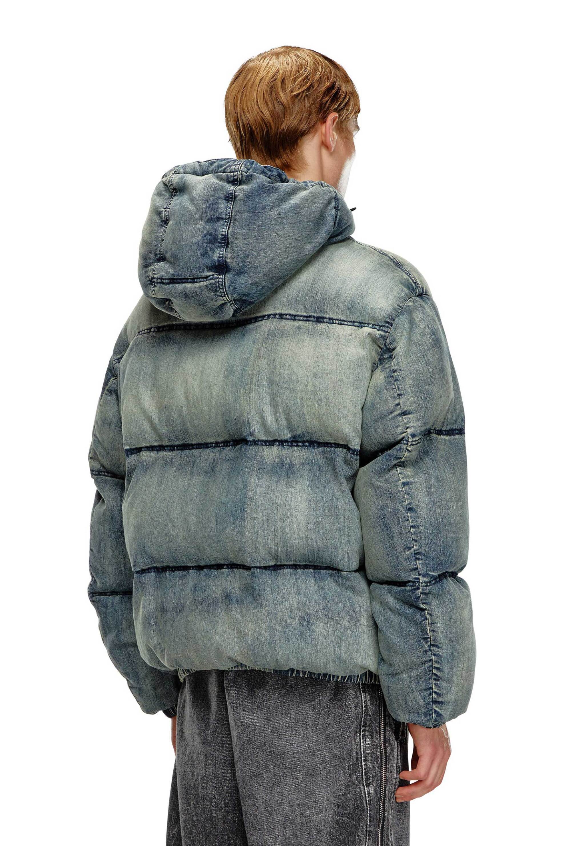 Diesel ανδρικό denim μπουφάν puffer καπιτονέ με κουκούλα και κεντημένο λογότυπο - W24A145100SKAI Denim Blue Ανοιχτό φωτογραφία