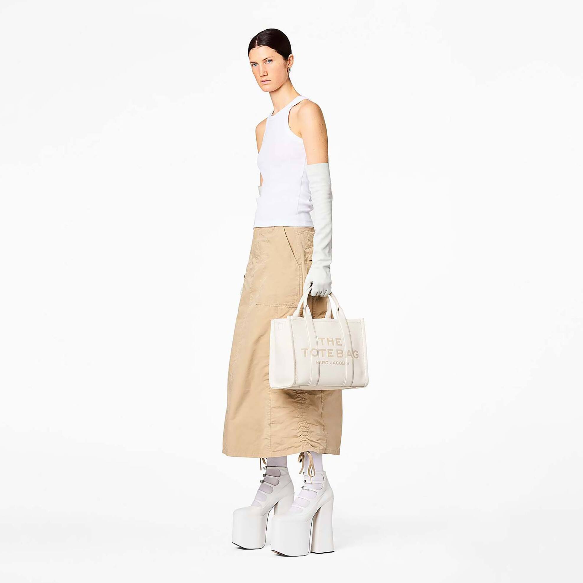 Marc Jacobs γυναικεία δερμάτινη τσάντα χειρός με logo print "The Medium Tote" - H004L01PF21 Λευκό φωτογραφία