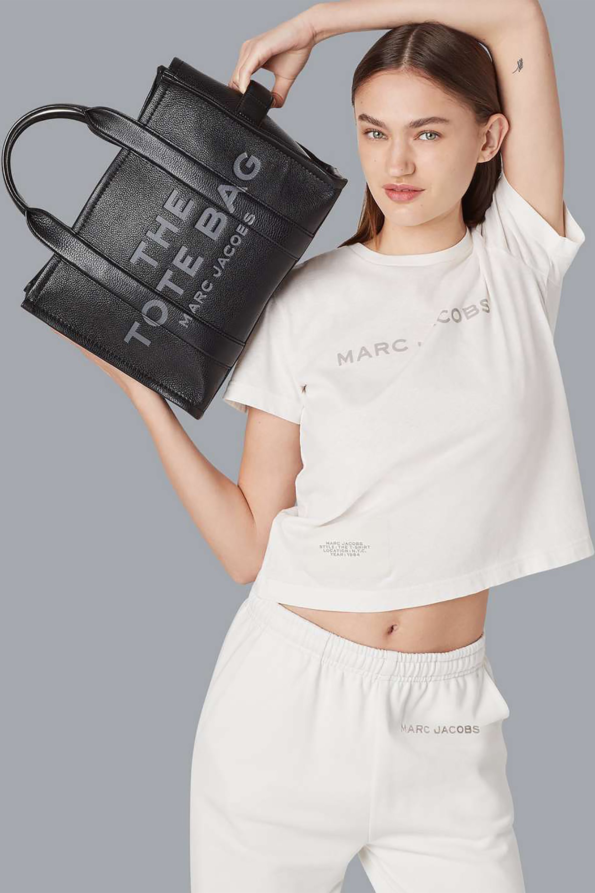 MARC JACOBS Marc Jacobs γυναικεία δερμάτινη τσάντα χειρός με logo print "The Medium Tote" - H004L01PF21 Μαύρο