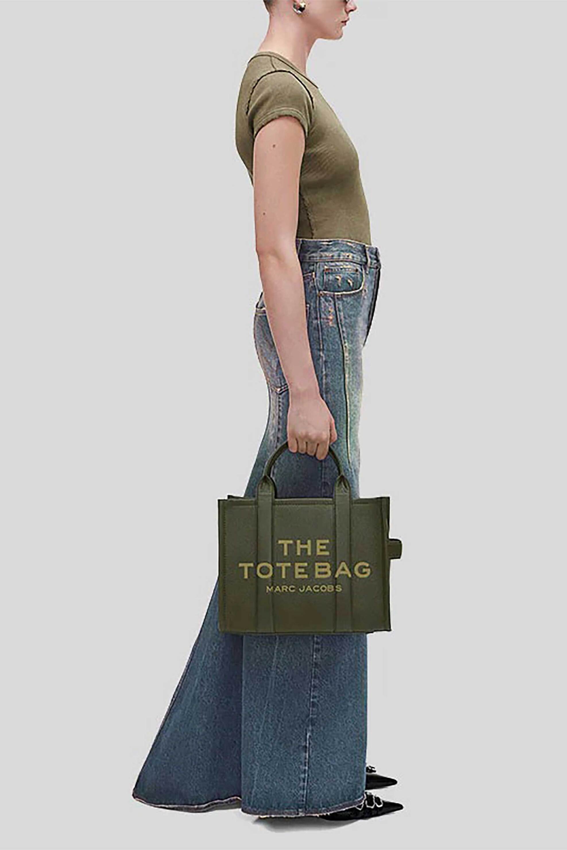 MARC JACOBS Marc Jacobs γυναικεία δερμάτινη τσάντα χειρός με logo print "The Medium Tote" - H004L01PF21 Κυπαρισσί - 4