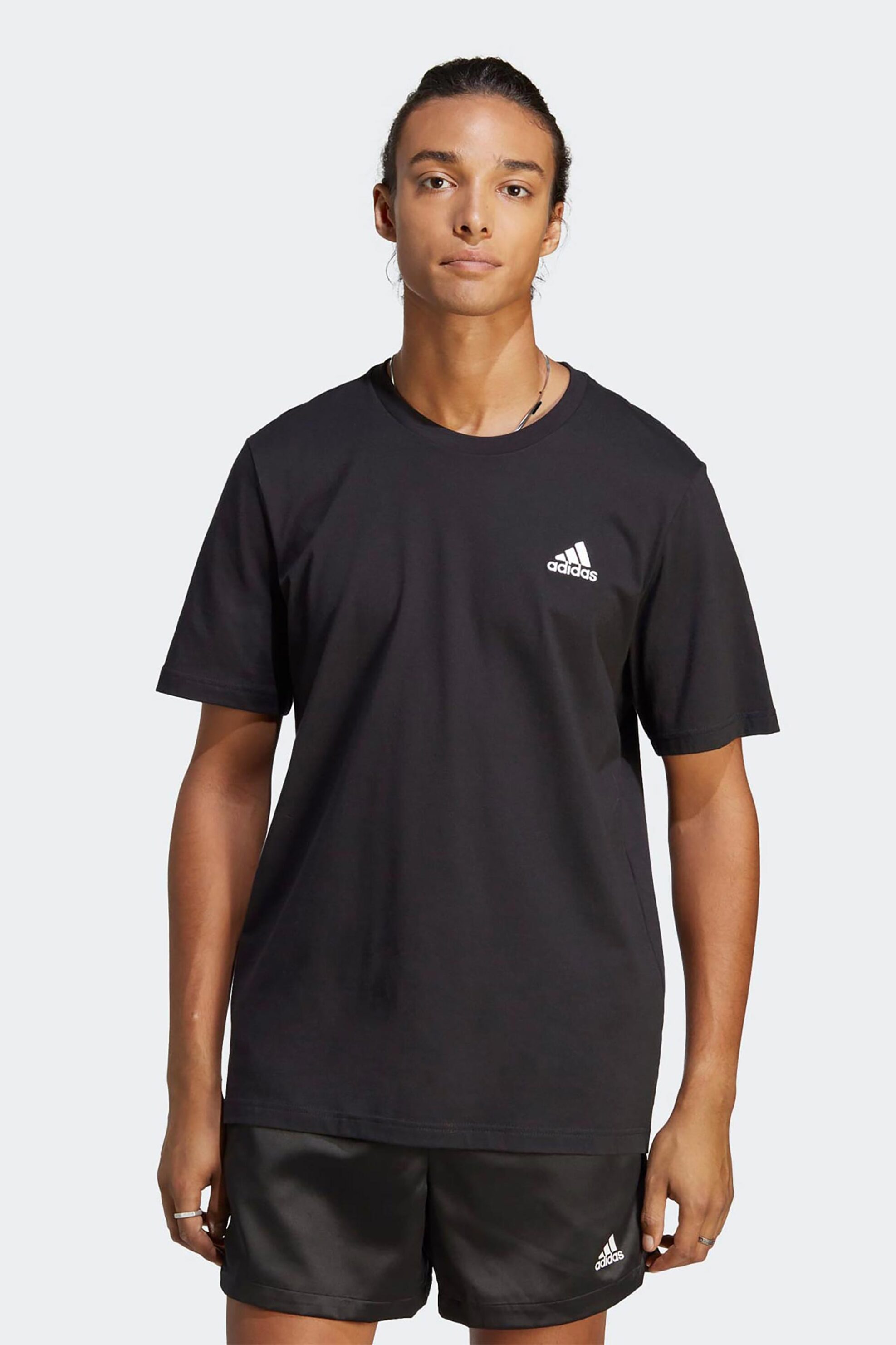 Ανδρική Μόδα > Ανδρικά Αθλητικά > Ανδρικά Αθλητικά Ρούχα > Αθλητικές Μπλούζες > Ανδρικά Αθλητικά T-Shirts Adidas ανδρικό αθλητικό T-shirt μονόχρωμο με contrast κεντημένο λογότυπο "Essentials" - IC9282 Μαύρο