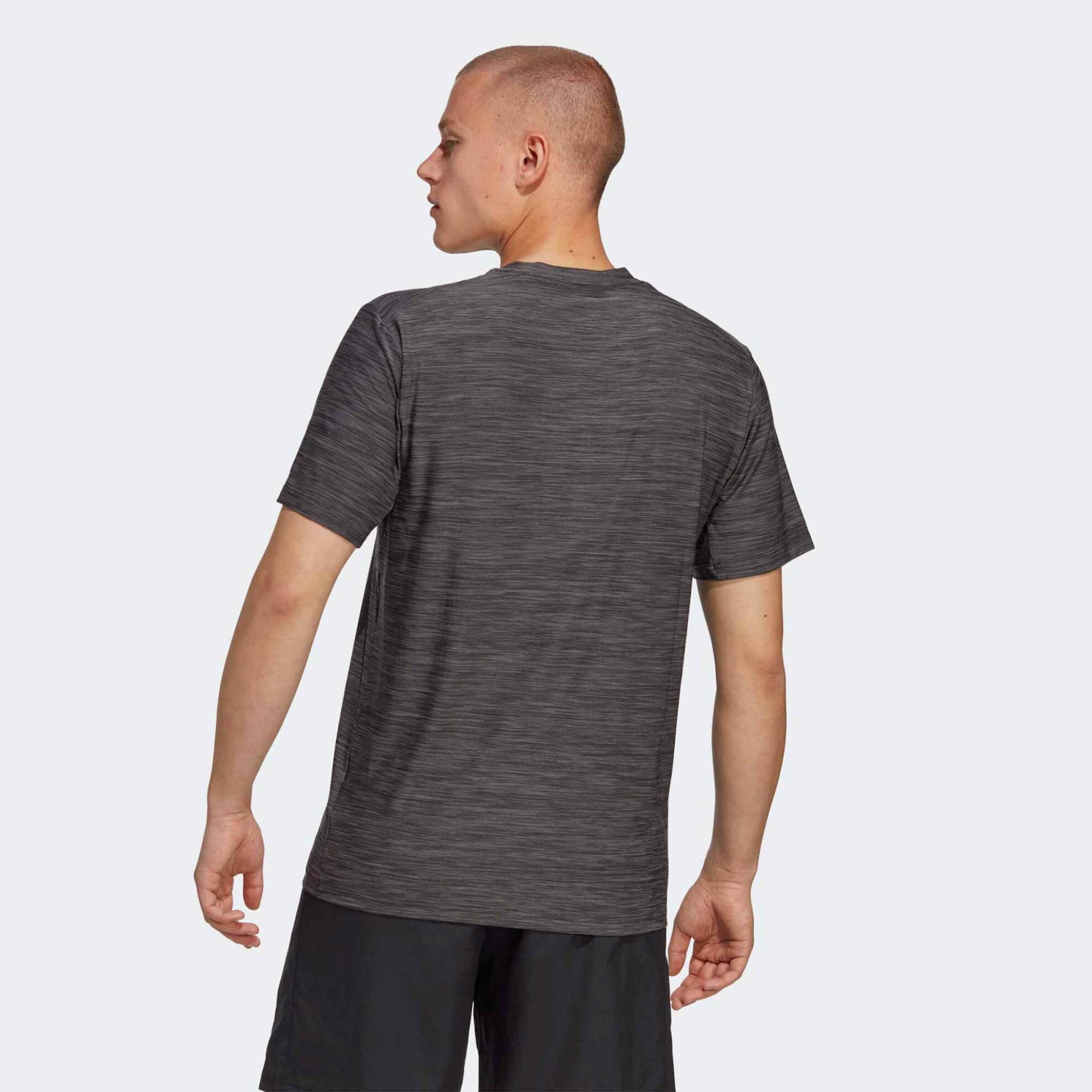 Adidas ανδρικό αθλητικό T-shirt δίχρωμο με διακριτικό logo print στο στήθος "Train Essentials" - IC7418 Ανθρακί φωτογραφία